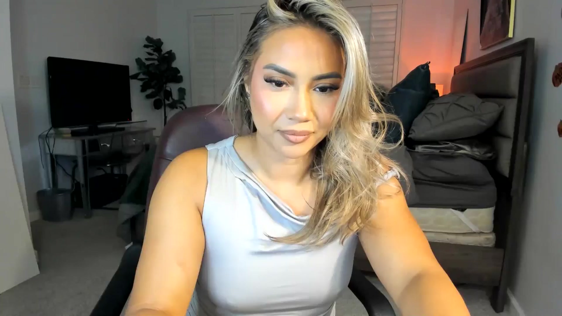 Gallery image thumbnail from ExoticLilyXO's myfreecams stream on, 11/26/2024, 02:09 image 12 of 20