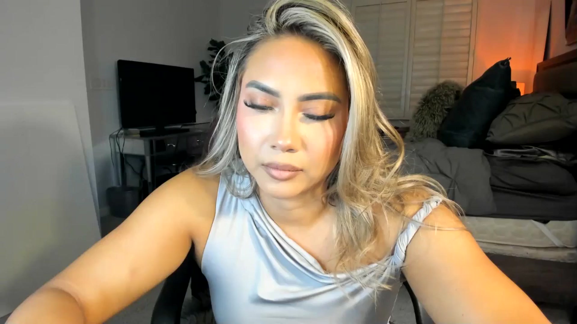 Gallery image thumbnail from ExoticLilyXO's myfreecams stream on, 11/26/2024, 02:09 image 18 of 20
