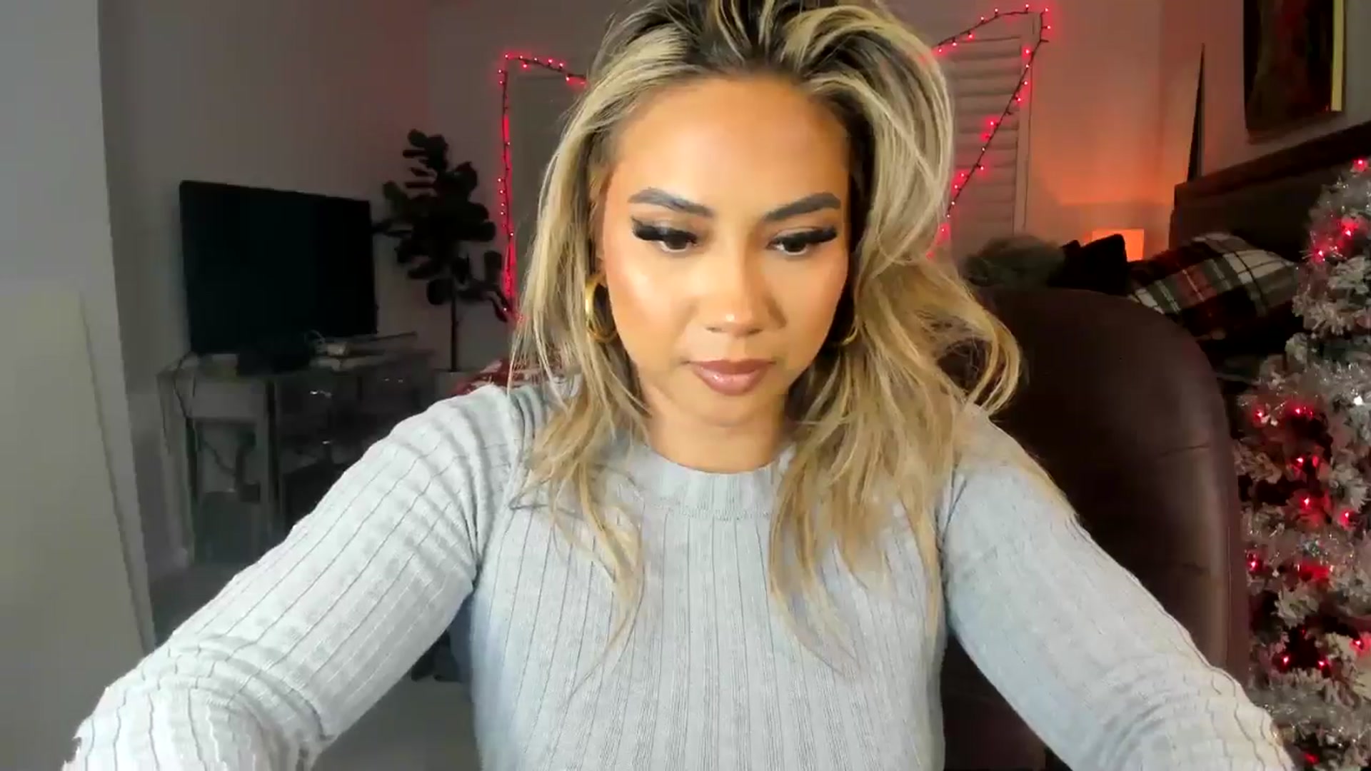 Gallery image thumbnail from ExoticLilyXO's myfreecams stream on, 12/11/2024, 24:54 image 19 of 20