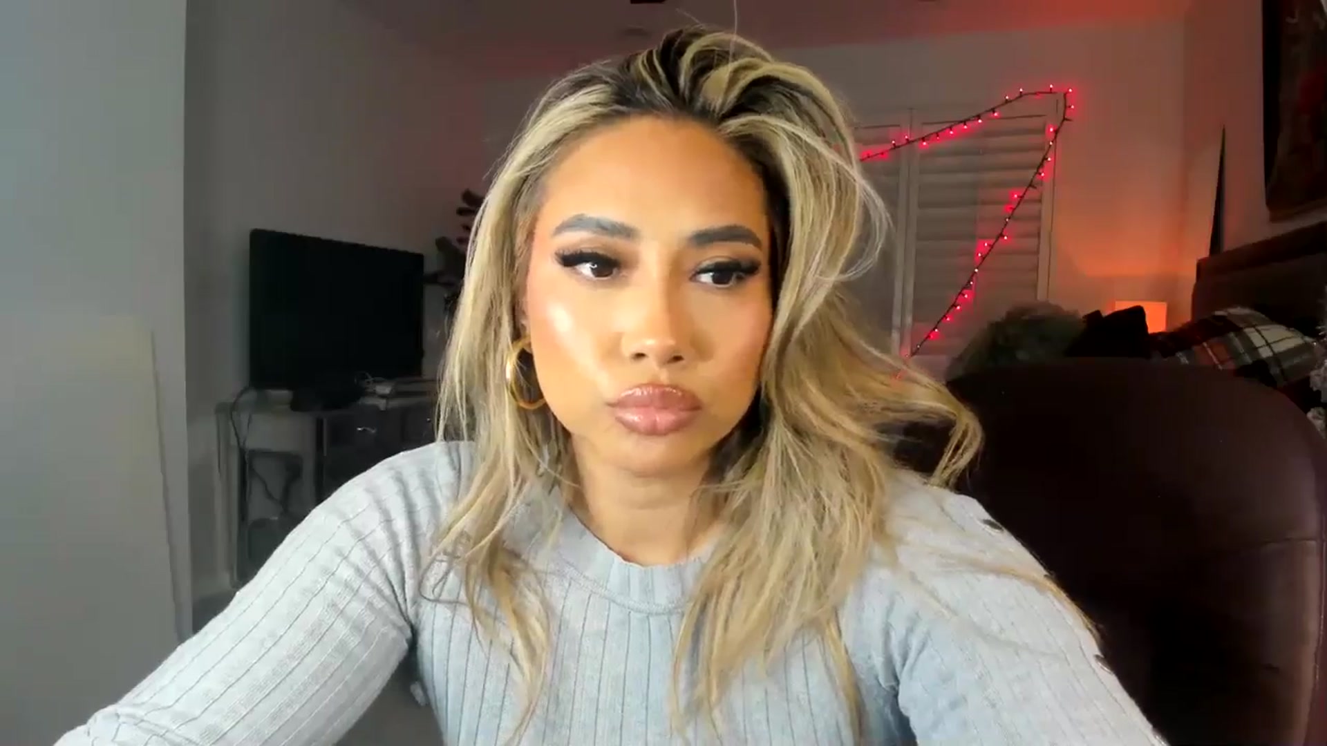 Gallery image thumbnail from ExoticLilyXO's myfreecams stream on, 12/11/2024, 24:54 image 14 of 20