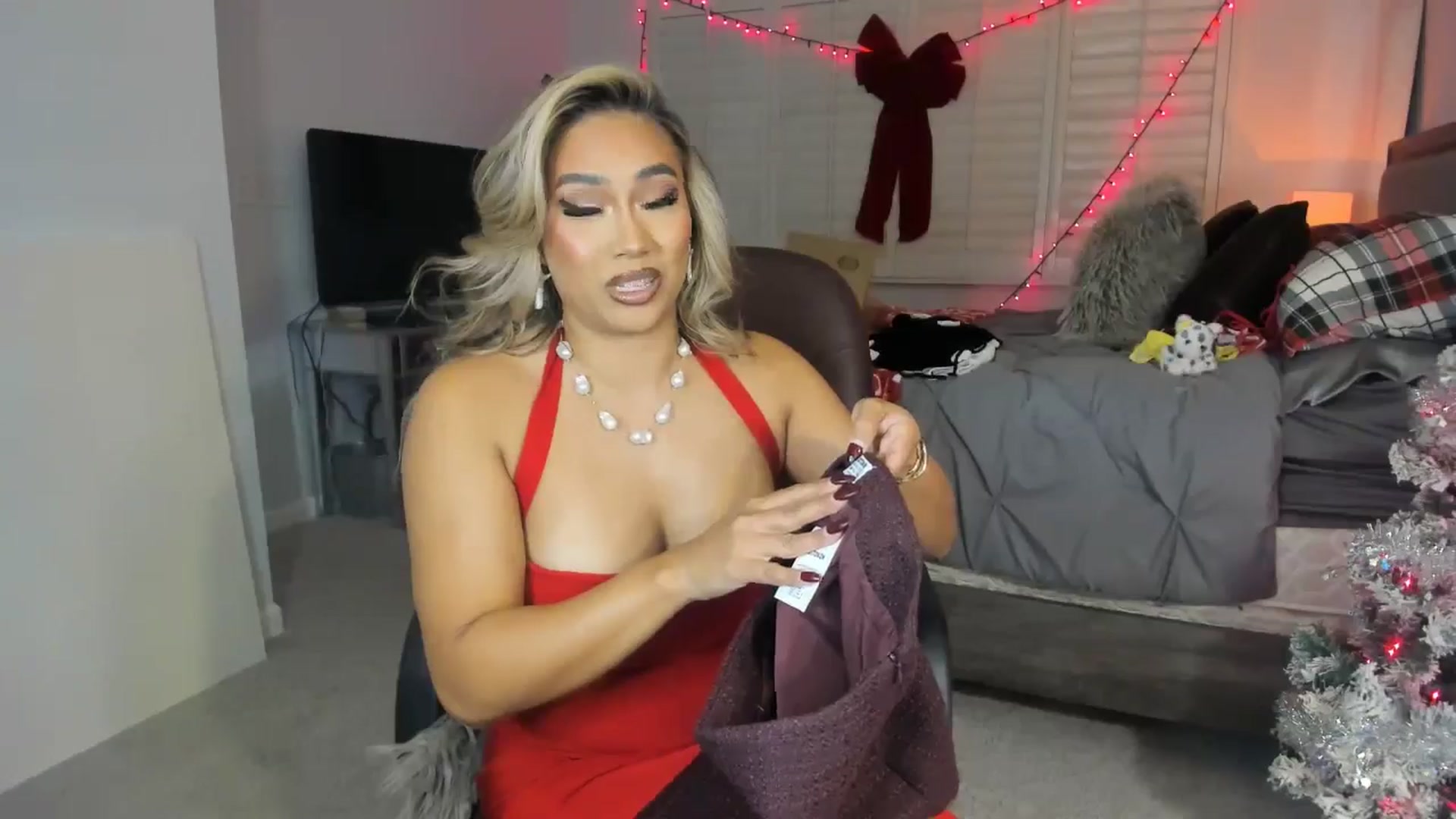 Gallery image thumbnail from ExoticLilyXO's myfreecams stream on, 12/25/2024, 02:24 image 5 of 20