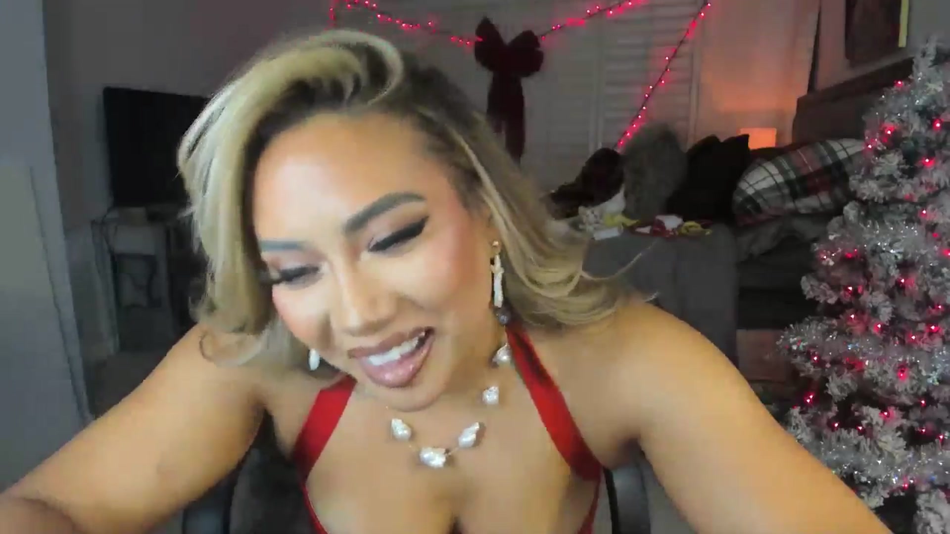 Gallery image thumbnail from ExoticLilyXO's myfreecams stream on, 12/25/2024, 02:24 image 17 of 20