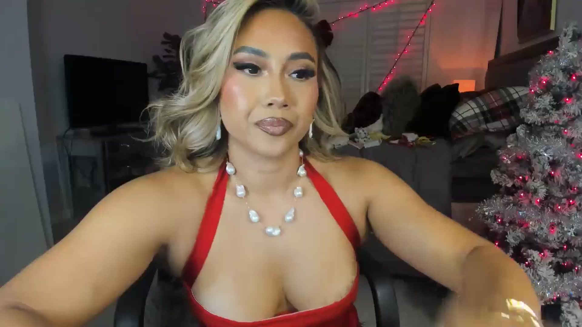 Gallery image thumbnail from ExoticLilyXO's myfreecams stream on, 12/25/2024, 02:24 image 15 of 20