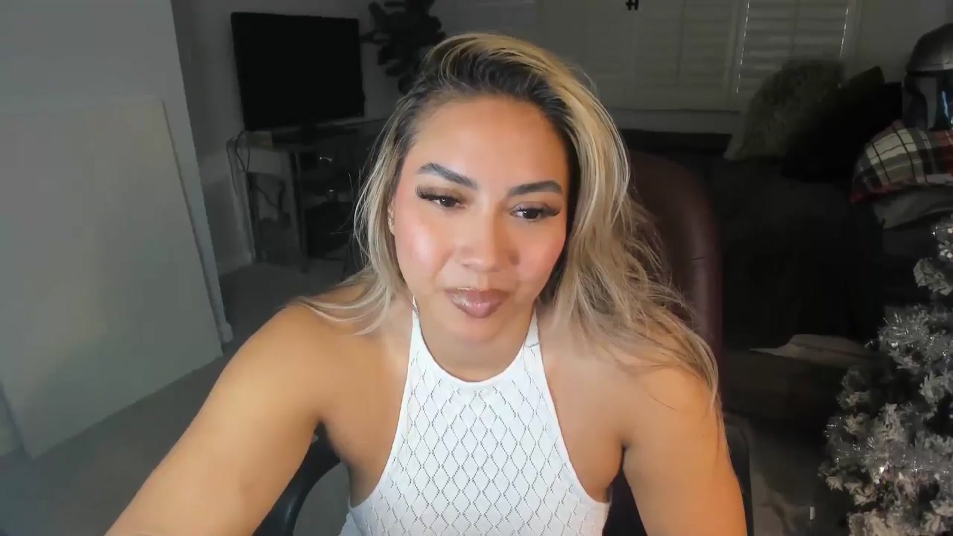 Gallery image thumbnail from ExoticLilyXO's myfreecams stream on, 12/31/2024, 23:48 image 5 of 20