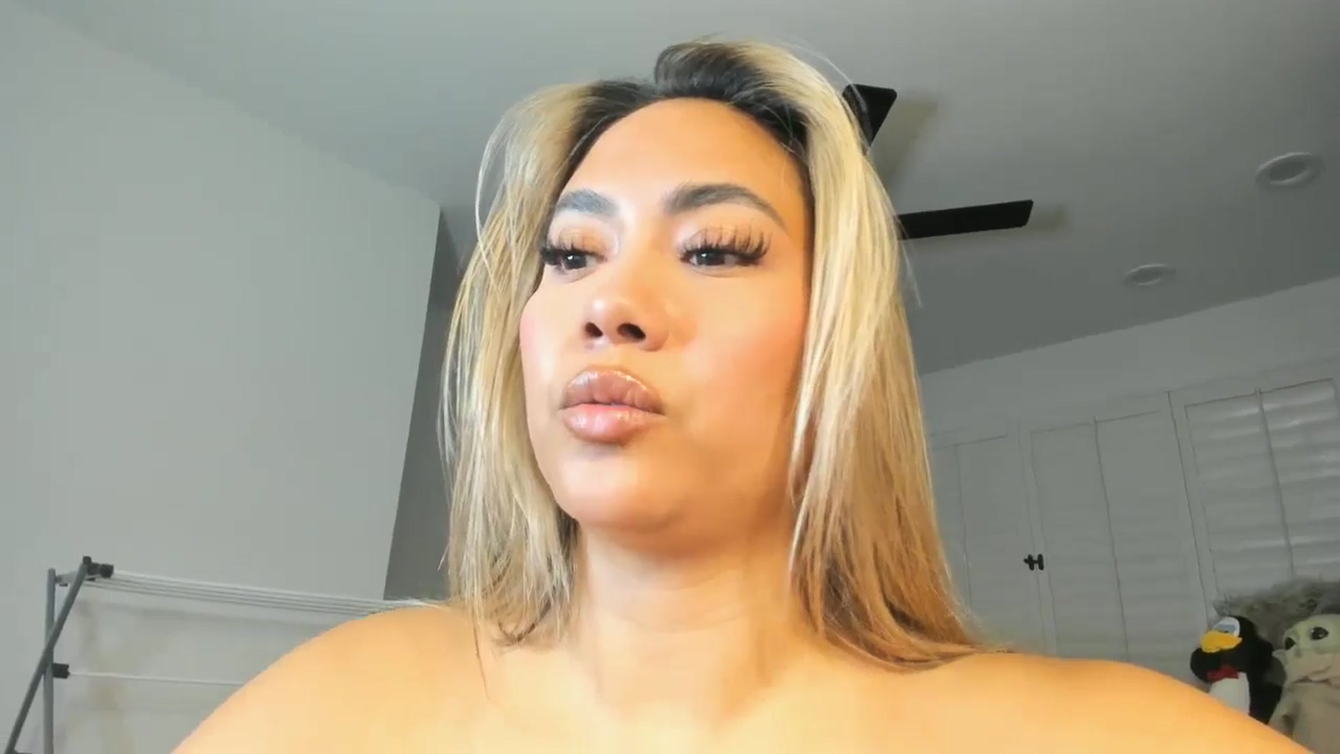 Gallery image thumbnail from ExoticLilyXO's myfreecams stream on, 01/10/2025, 24:37 image 5 of 20