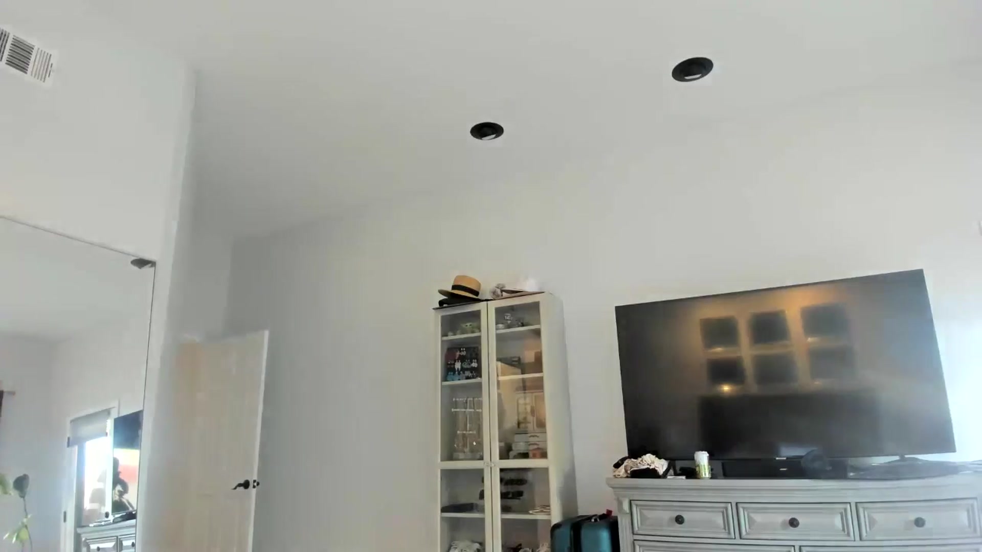 Gallery image thumbnail from ExoticLilyXO's myfreecams stream on, 04/21/2025, 24:26 image 18 of 20