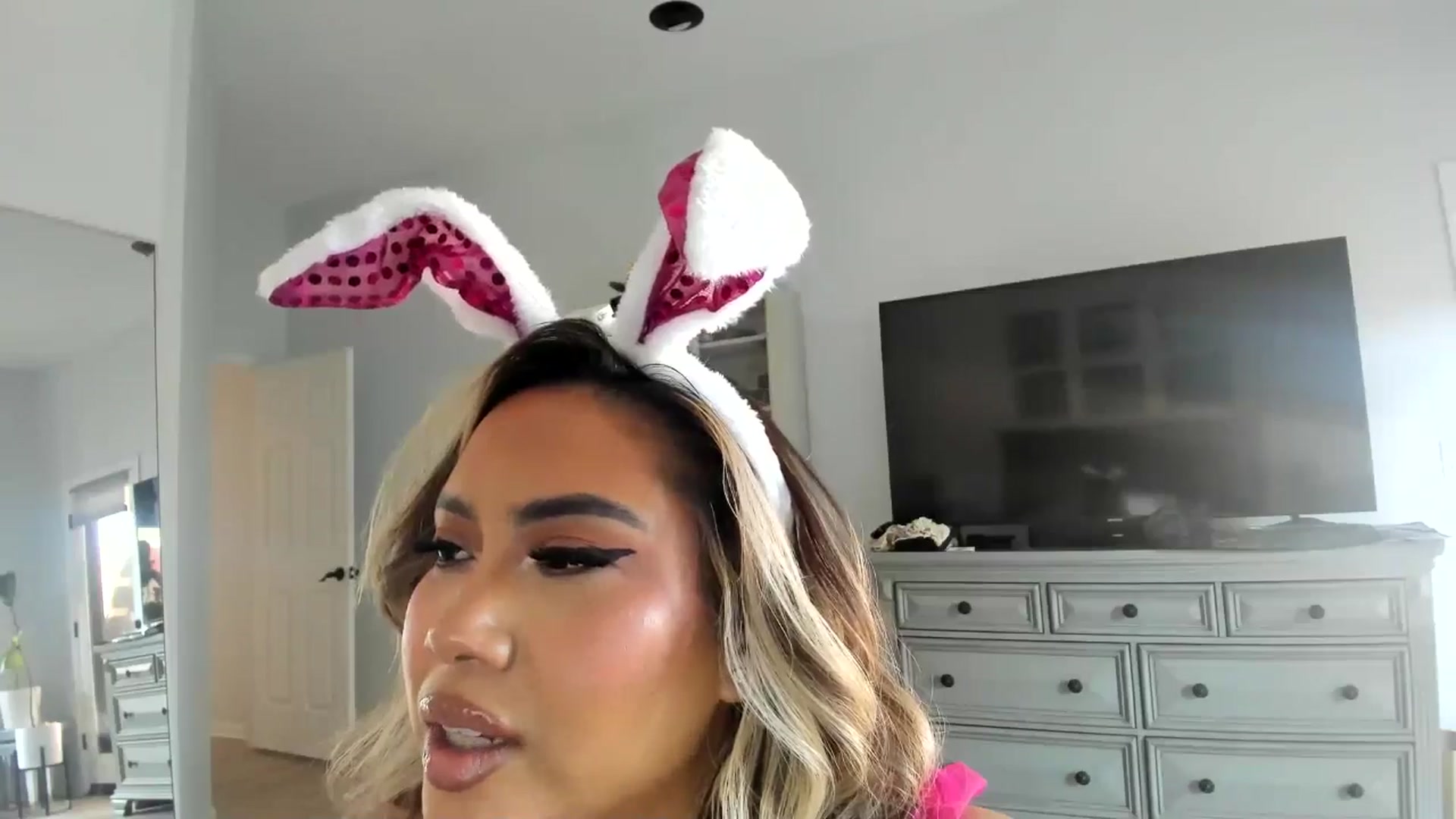 Gallery image thumbnail from ExoticLilyXO's myfreecams stream on, 04/21/2025, 24:26 image 3 of 20