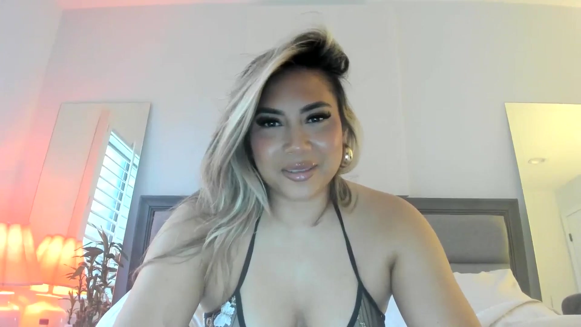 Gallery image thumbnail from ExoticLilyXO's myfreecams stream on, 04/23/2025, 01:41 image 5 of 20
