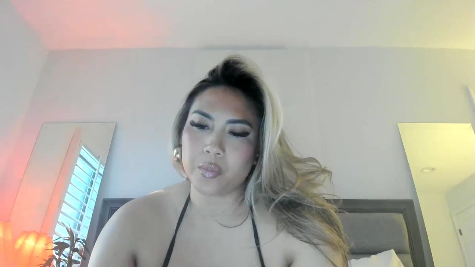 Gallery image thumbnail from ExoticLilyXO's myfreecams stream on, 04/23/2025, 01:41 image 12 of 20