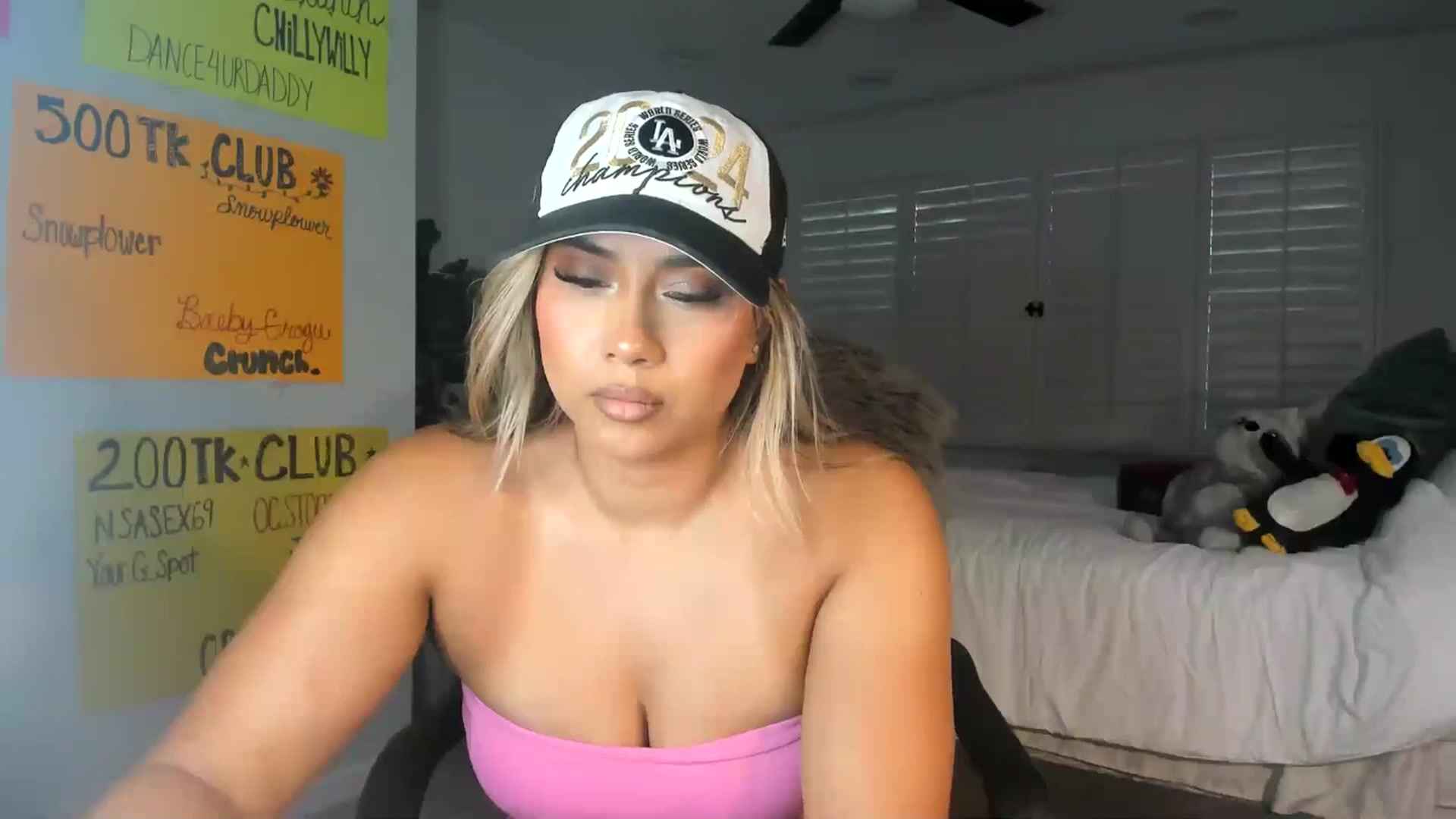Gallery image thumbnail from ExoticLilyXO's myfreecams stream on, 06/17/2025, 01:06 image 3 of 20
