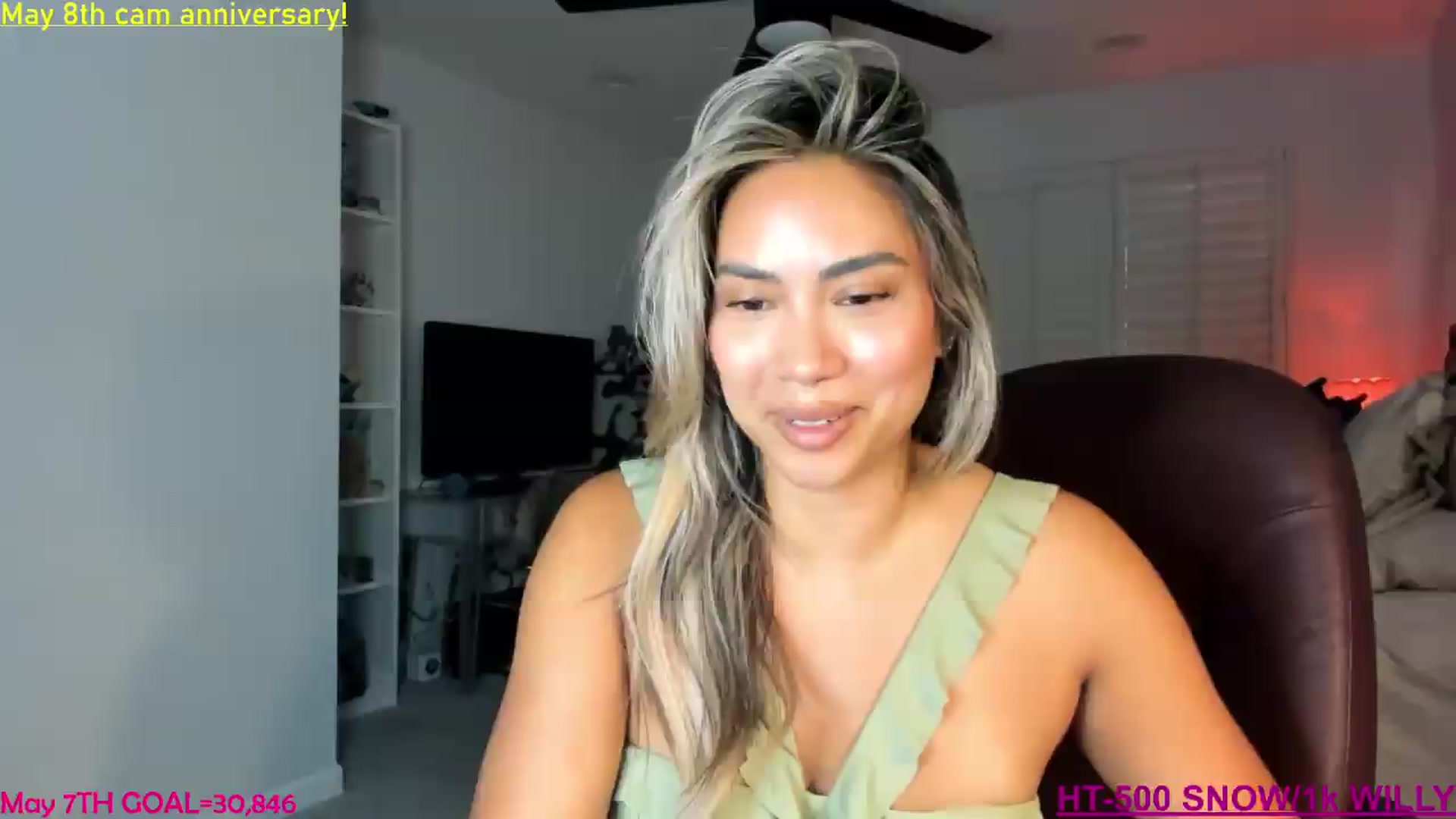 Gallery image thumbnail from ExoticLilyXO's myfreecams stream on, 05/05/2026, 01:43 image 12 of 20