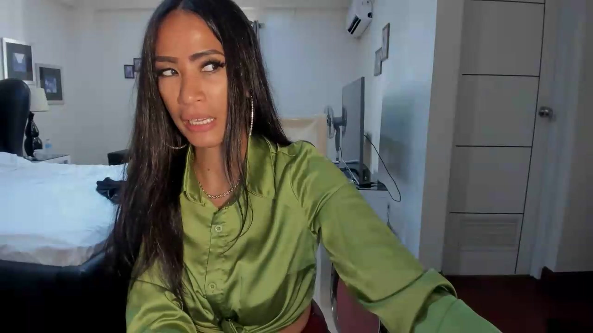 Gallery image thumbnail from ExoticQueenXXX's myfreecams stream on, 06/22/2026, 24:16 image 16 of 20