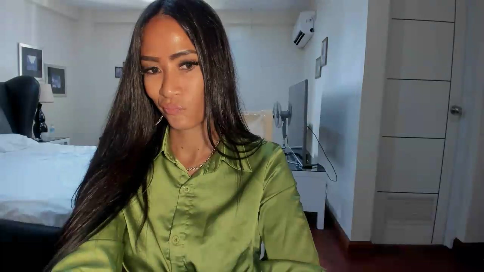 Gallery image thumbnail from ExoticQueenXXX's myfreecams stream on, 06/22/2026, 24:56 image 18 of 20