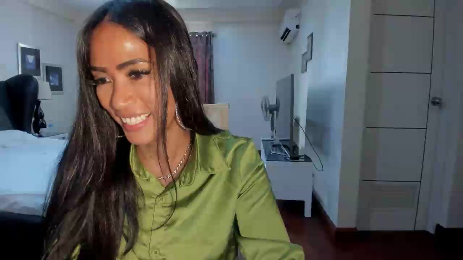 Gallery image thumbnail from ExoticQueenXXX's myfreecams stream on, 06/22/2026, 24:56 image 1 of 20