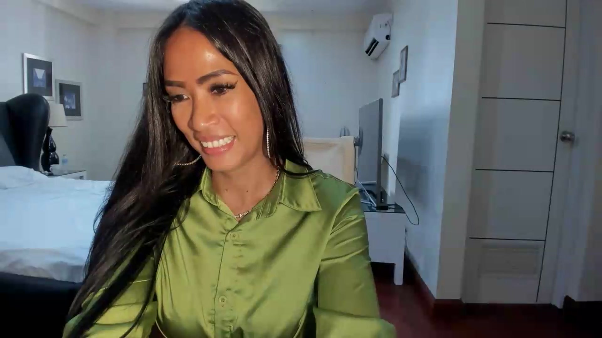 Gallery image thumbnail from ExoticQueenXXX's myfreecams stream on, 06/22/2026, 24:56 image 15 of 20
