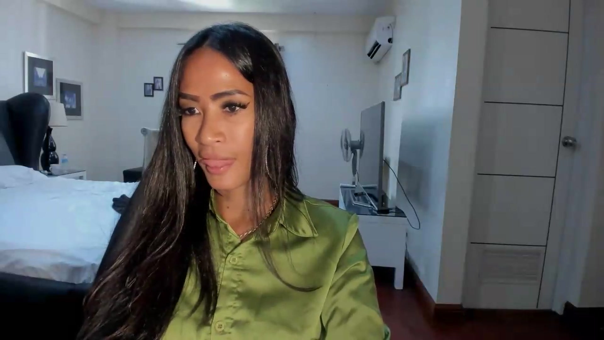 Gallery image thumbnail from ExoticQueenXXX's myfreecams stream on, 06/22/2026, 24:56 image 7 of 20