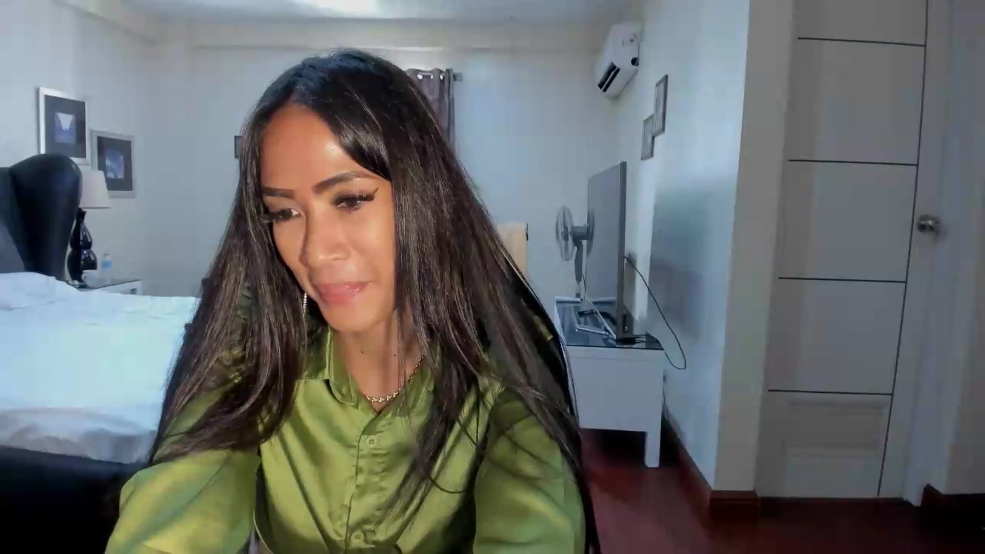 Gallery image thumbnail from ExoticQueenXXX's myfreecams stream on, 06/22/2026, 24:56 image 12 of 20