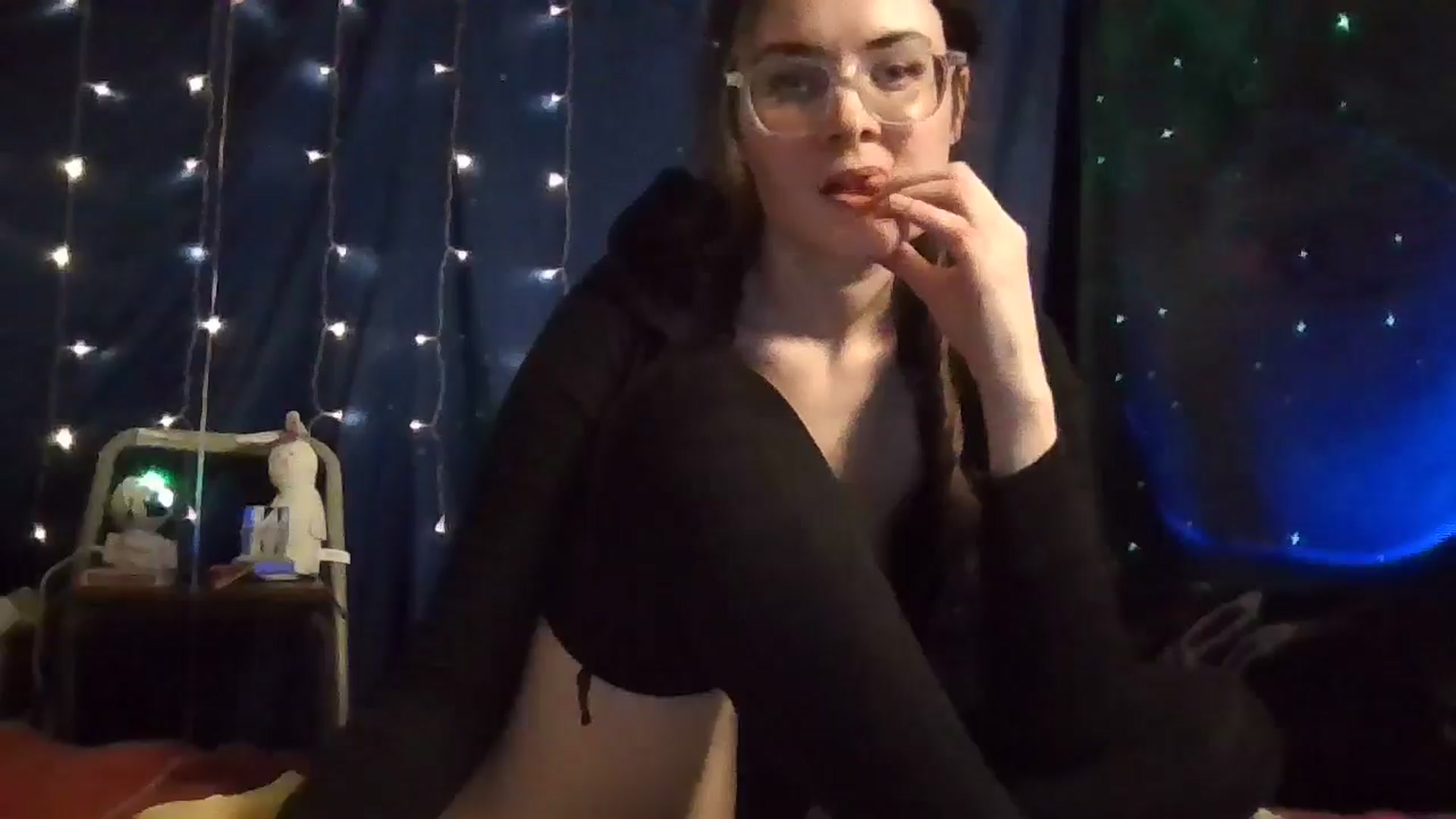 Gallery image thumbnail from EyaDivine's myfreecams stream on, 05/05/2024, 09:01 image 17 of 20