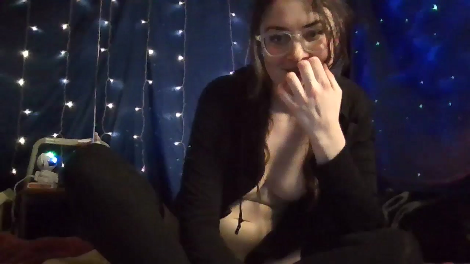 Gallery image thumbnail from EyaDivine's myfreecams stream on, 05/05/2024, 09:01 image 7 of 20