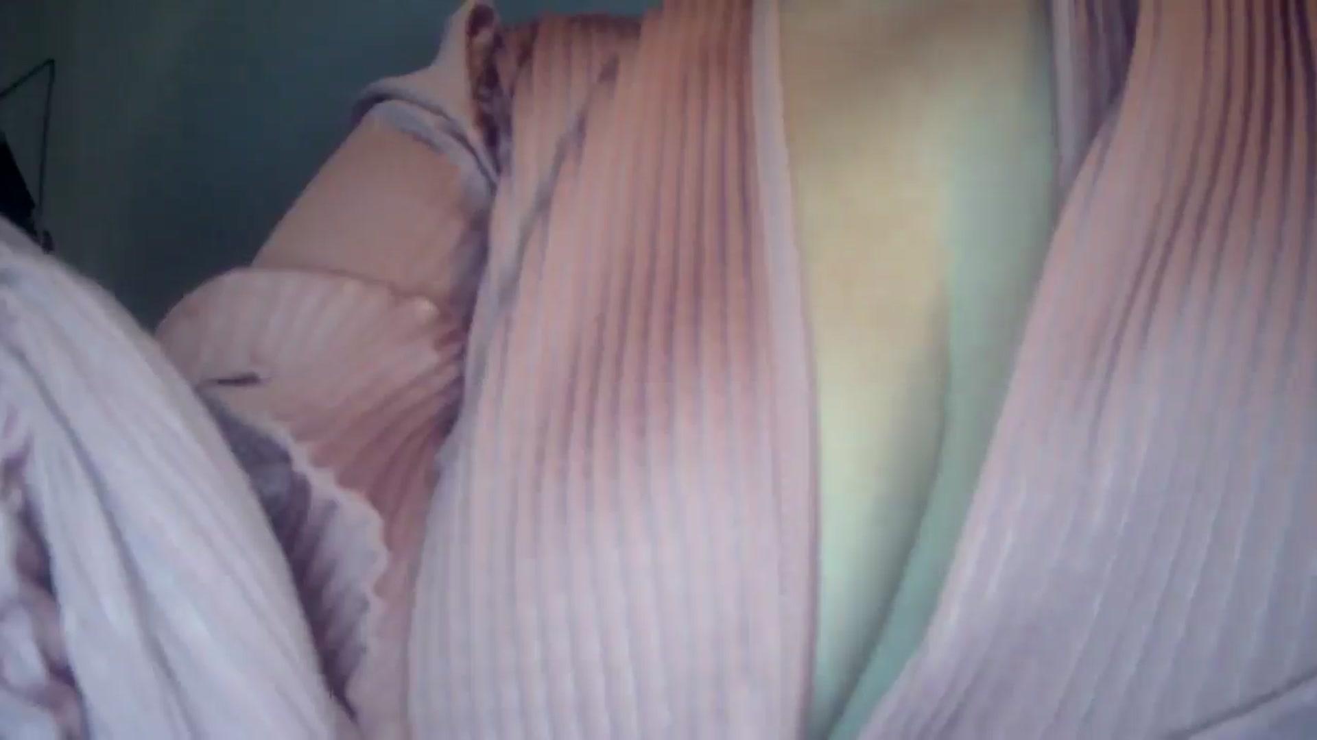 Gallery image thumbnail from EyeUkCandy's myfreecams stream on, 10/15/2024, 19:06 image 4 of 20