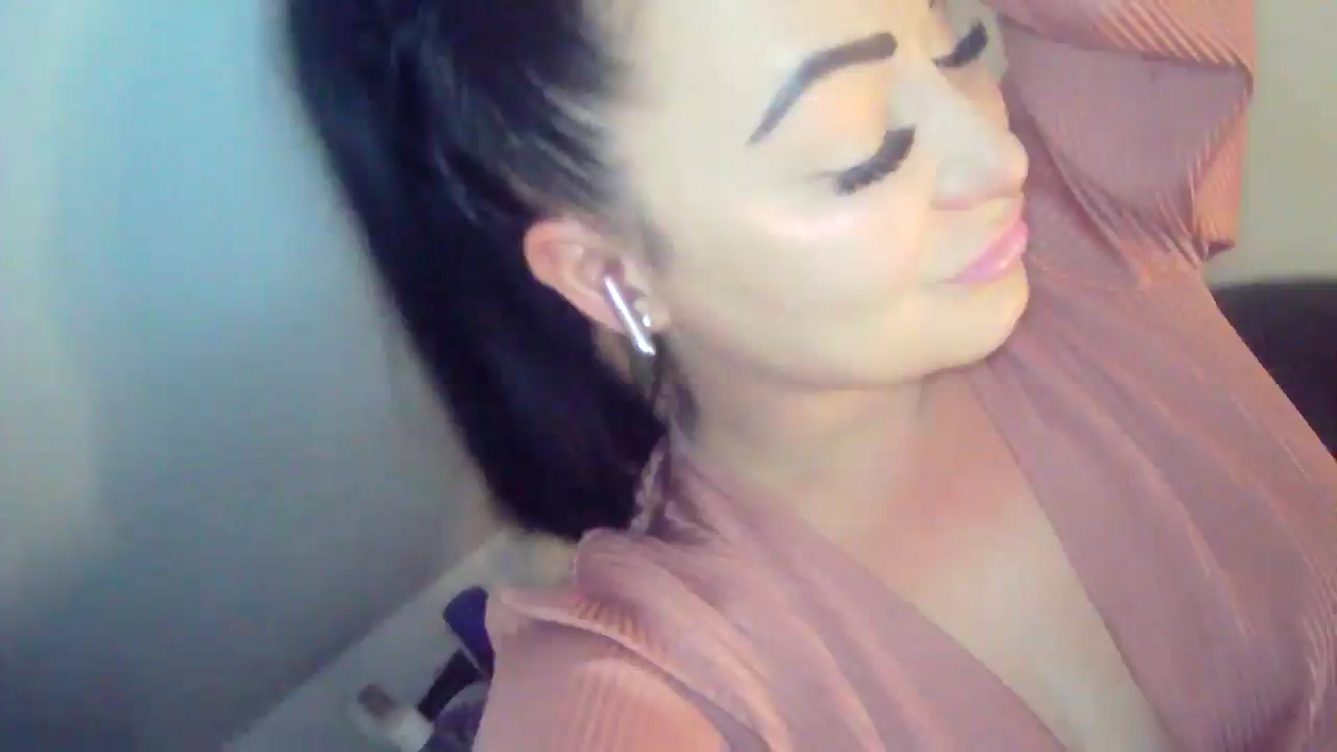 Gallery image thumbnail from EyeUkCandy's myfreecams stream on, 10/15/2024, 19:06 image 12 of 20