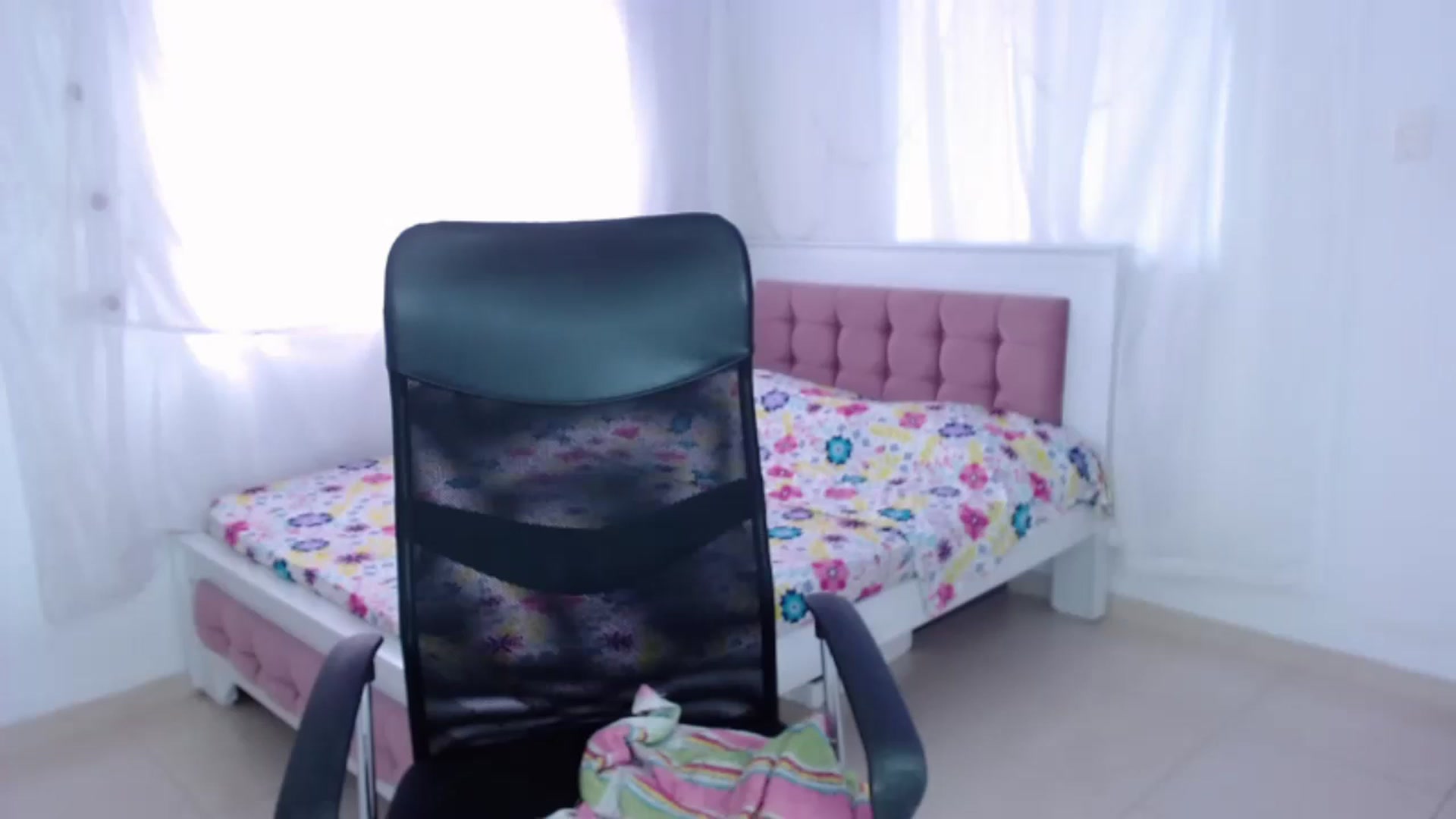 Gallery image thumbnail from Eylin_montana's myfreecams stream on, 12/06/2022, 18:28 image 20 of 20