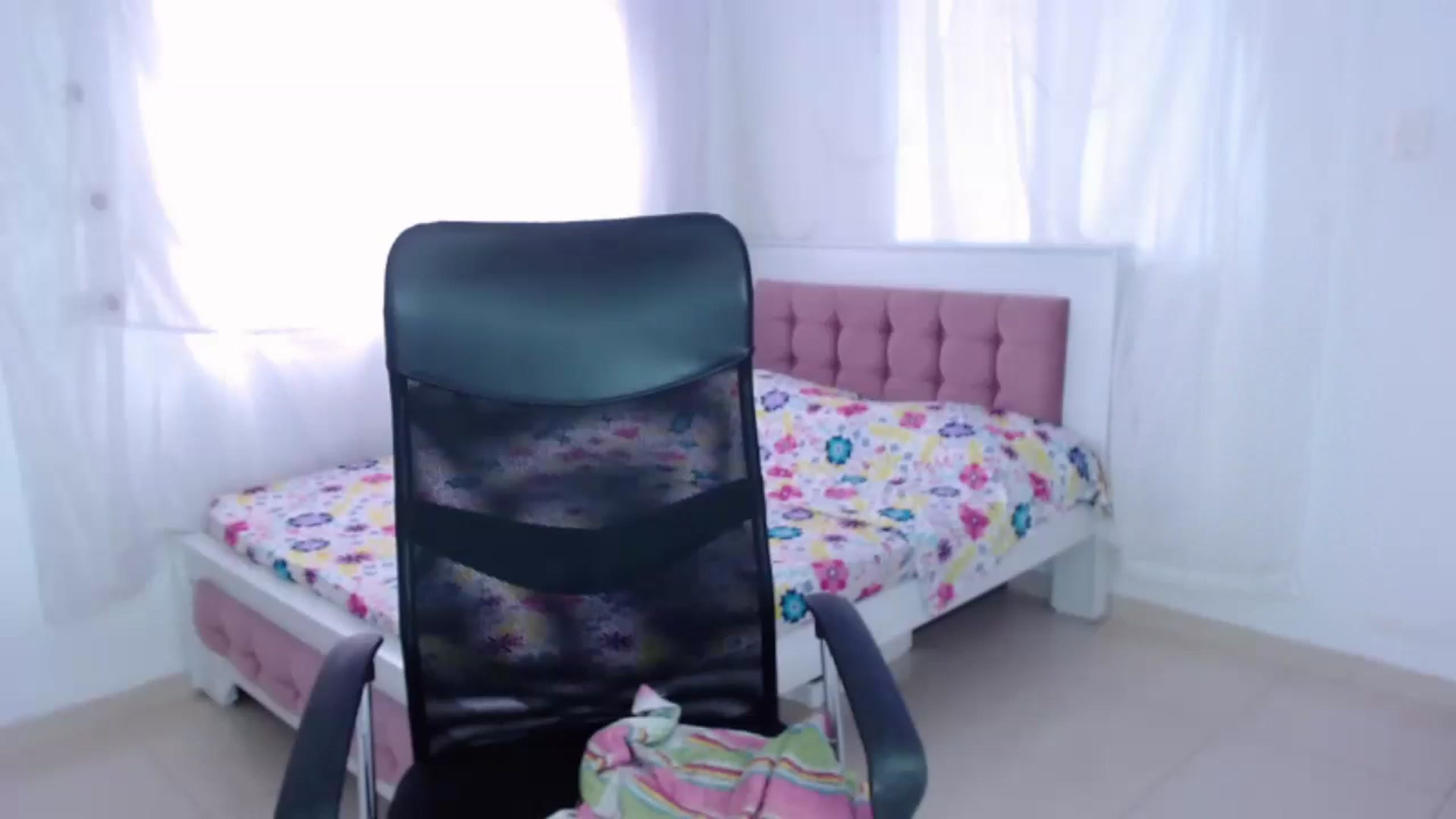 Gallery image thumbnail from Eylin_montana's myfreecams stream on, 12/06/2022, 18:28 image 19 of 20
