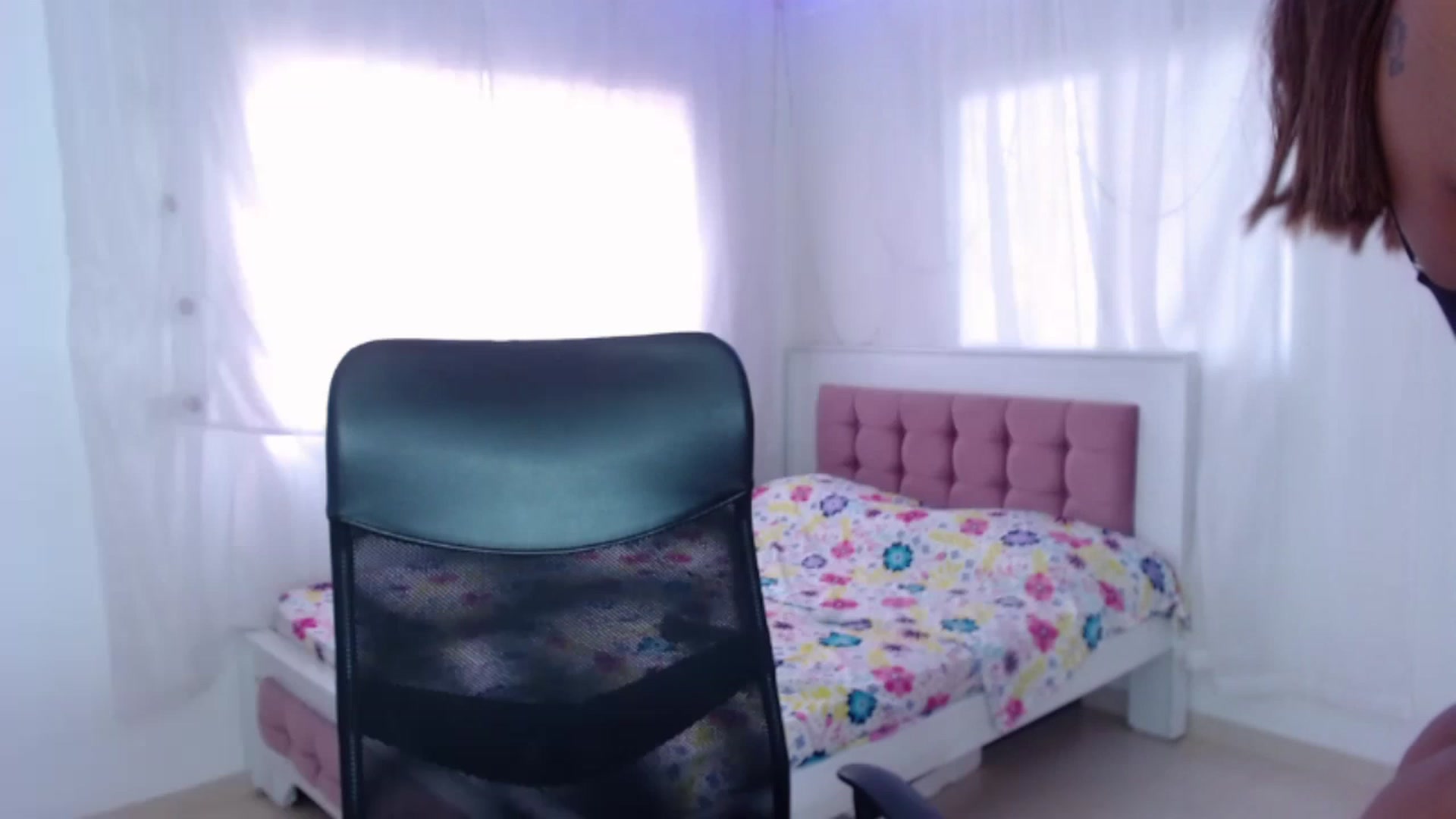 Gallery image thumbnail from Eylin_montana's myfreecams stream on, 12/06/2022, 19:47 image 18 of 20
