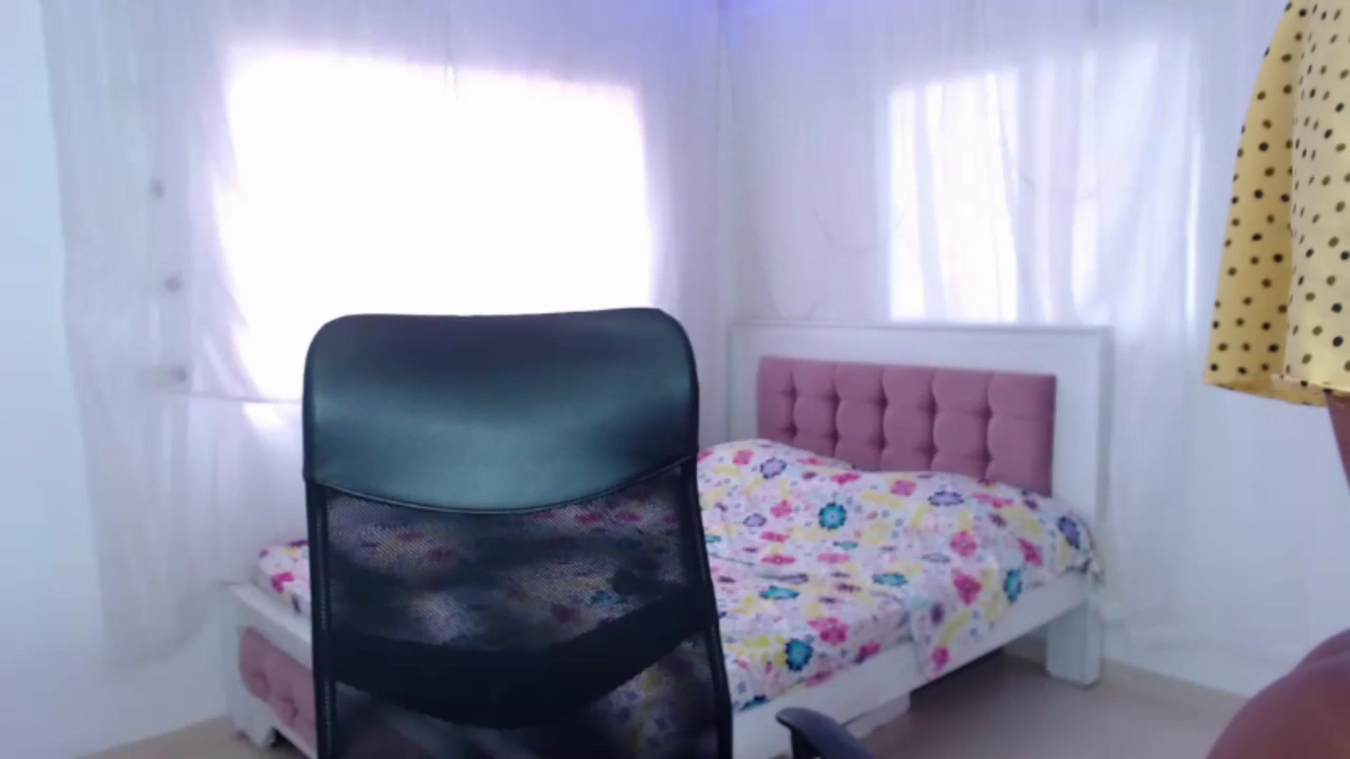 Gallery image thumbnail from Eylin_montana's myfreecams stream on, 12/06/2022, 19:47 image 19 of 20