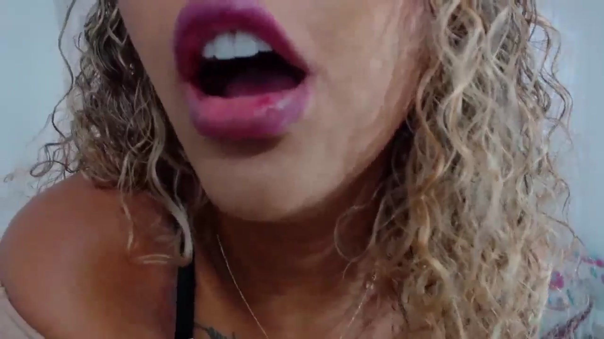 Gallery image thumbnail from Eylin_montana's myfreecams stream on, 10/26/2024, 19:30 image 9 of 20