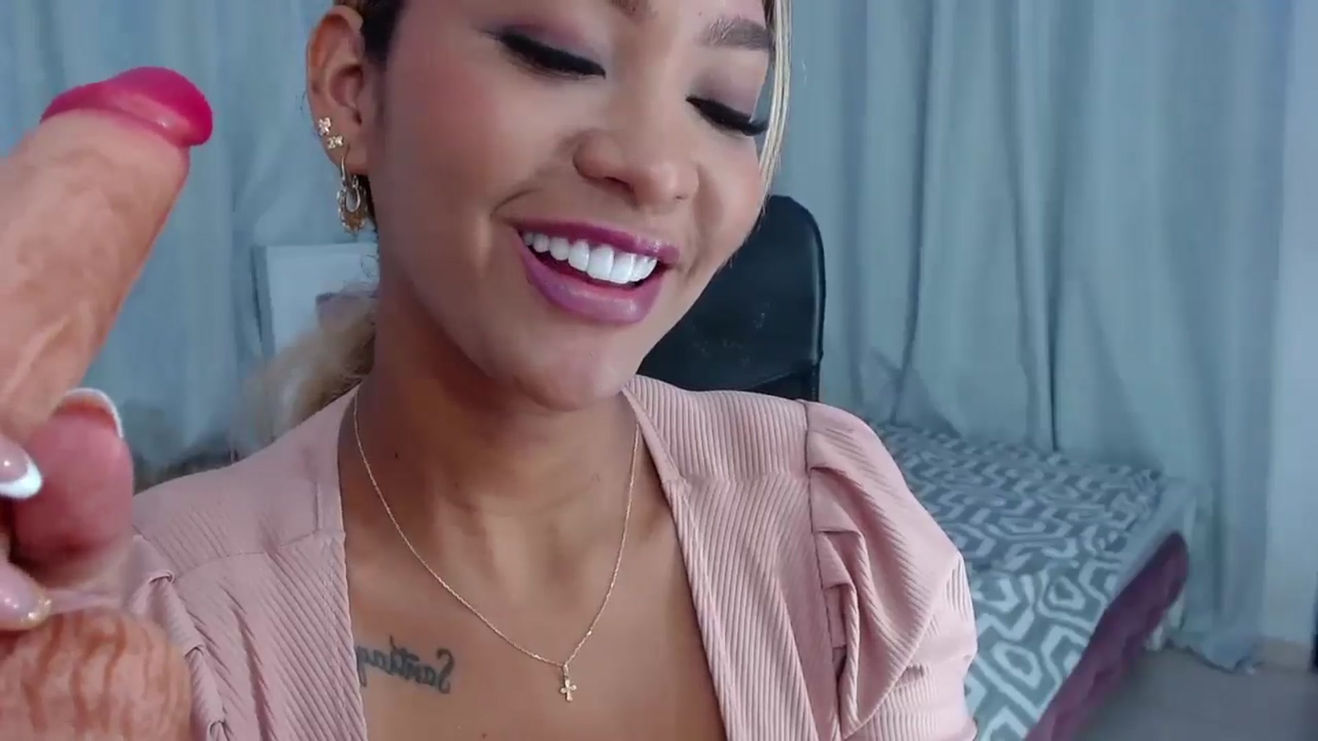 Gallery image thumbnail from Eylin_montana's myfreecams stream on, 12/31/2024, 16:42 image 2 of 20