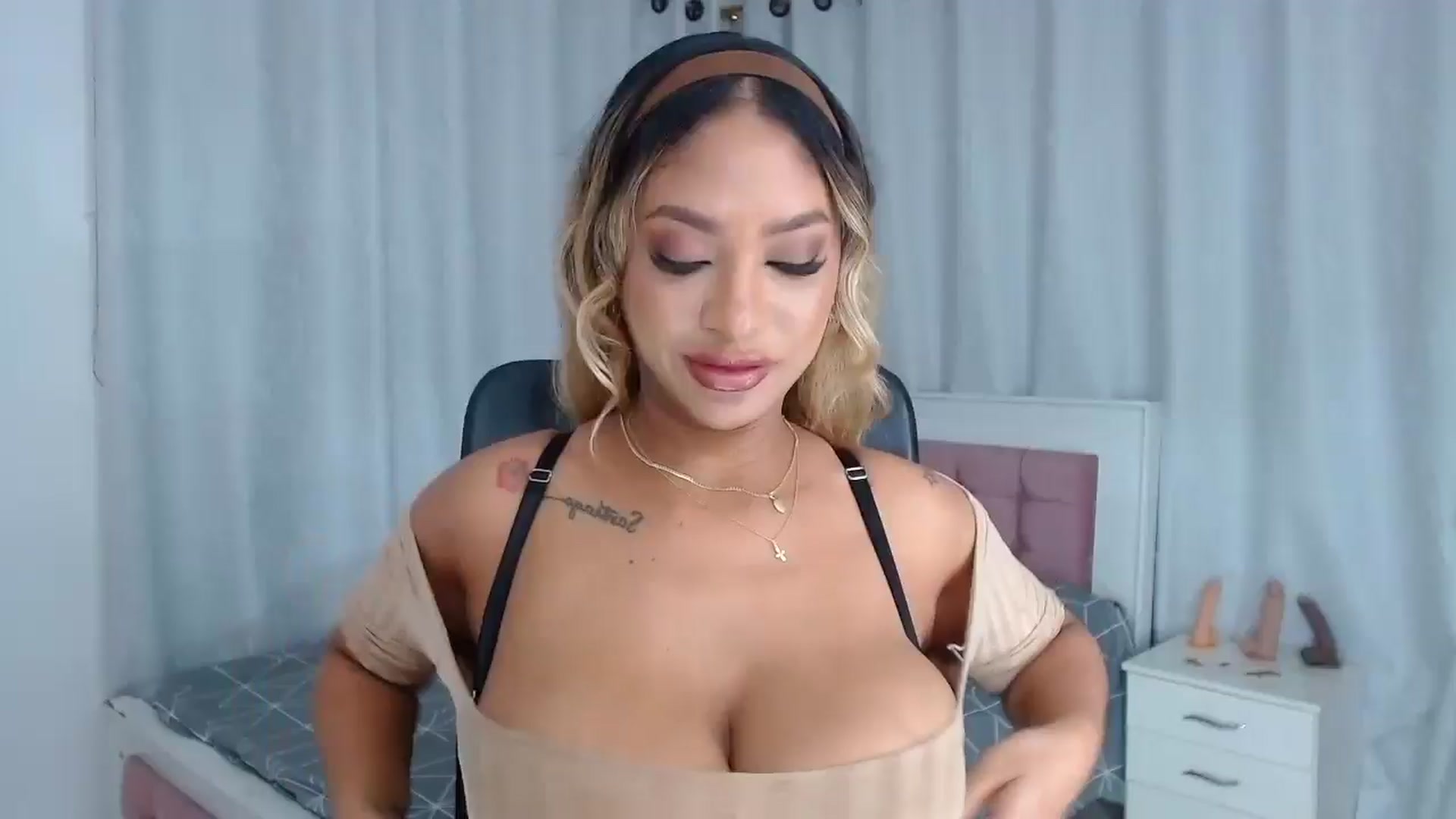 Gallery image thumbnail from Eylin_montana's myfreecams stream on, 01/03/2026, 20:15 image 12 of 20