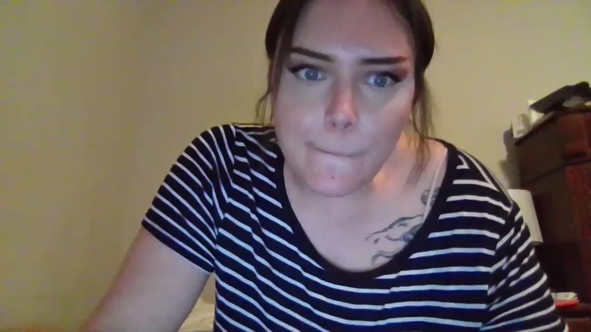 Gallery image thumbnail from Ezraenzo8's myfreecams stream on, 11/25/2022, 03:37 image 18 of 20