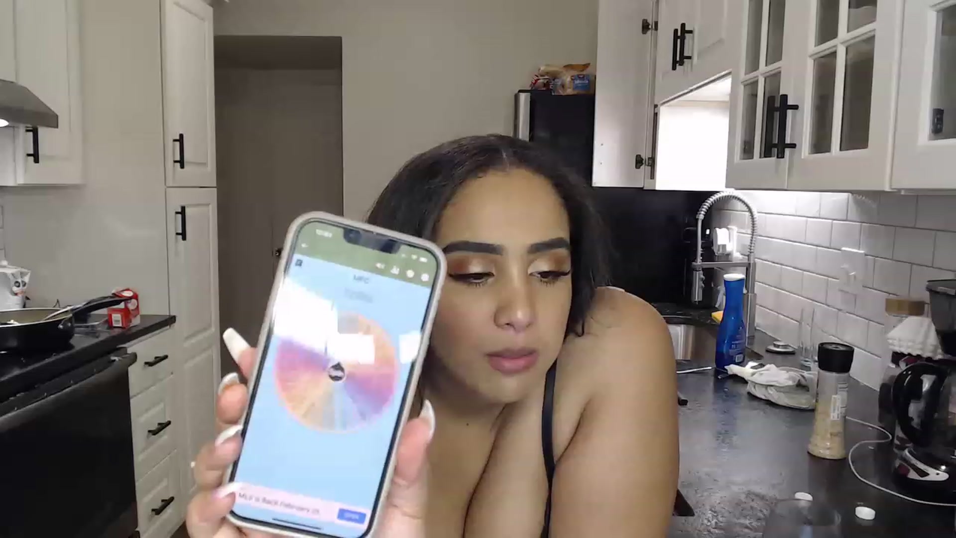 Gallery image thumbnail from Ezraxoxo's myfreecams stream on, 02/19/2023, 08:09 image 16 of 20