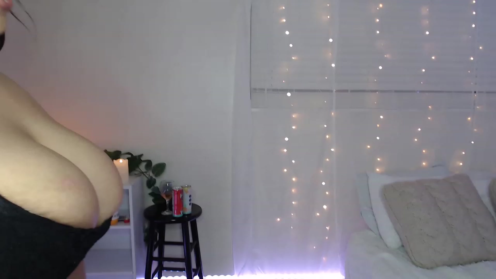 Gallery image thumbnail from Ezraxoxo's myfreecams stream on, 03/01/2023, 07:37 image 10 of 20