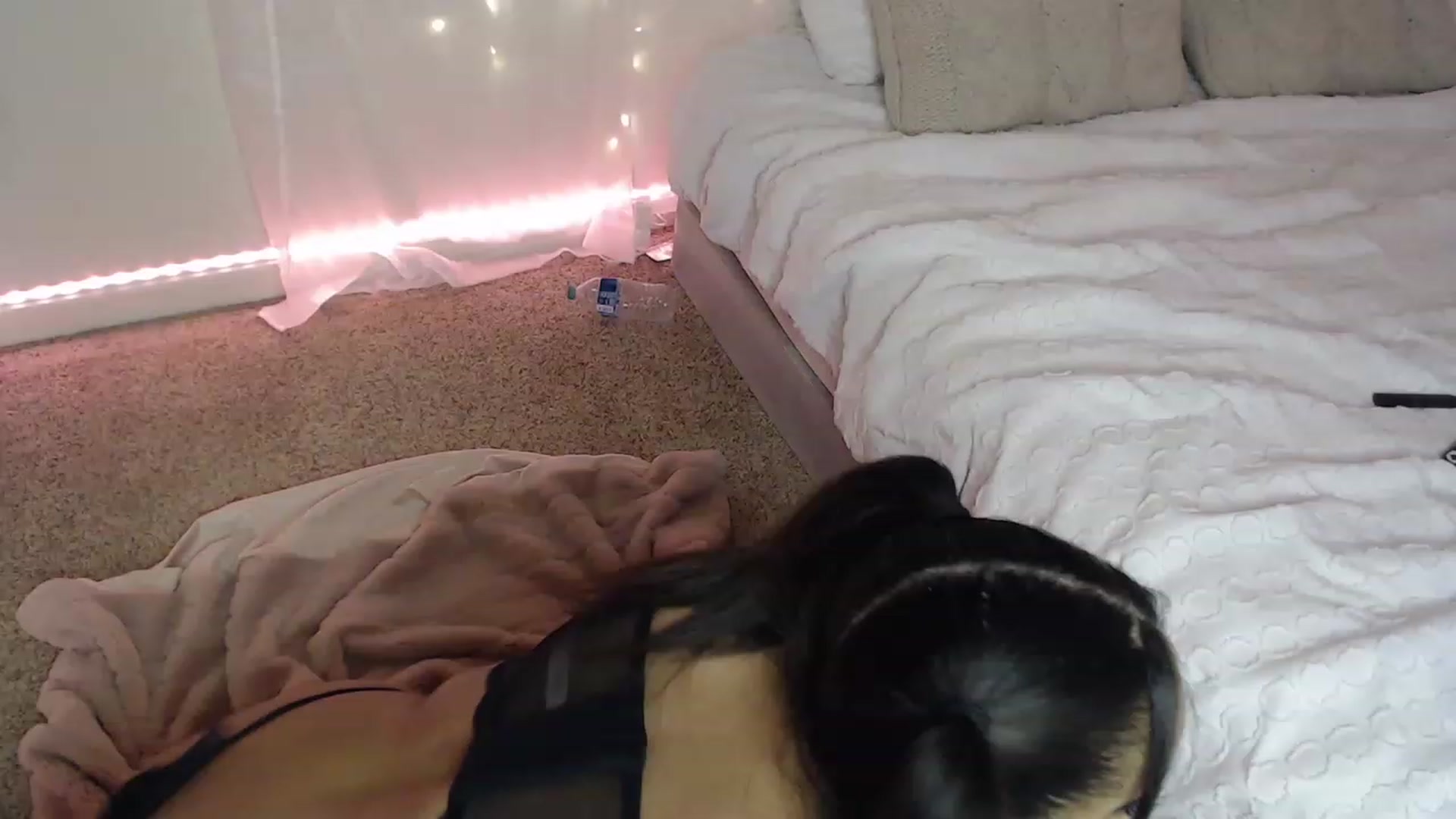 Gallery image thumbnail from Ezraxoxo's myfreecams stream on, 03/16/2023, 07:51 image 18 of 20