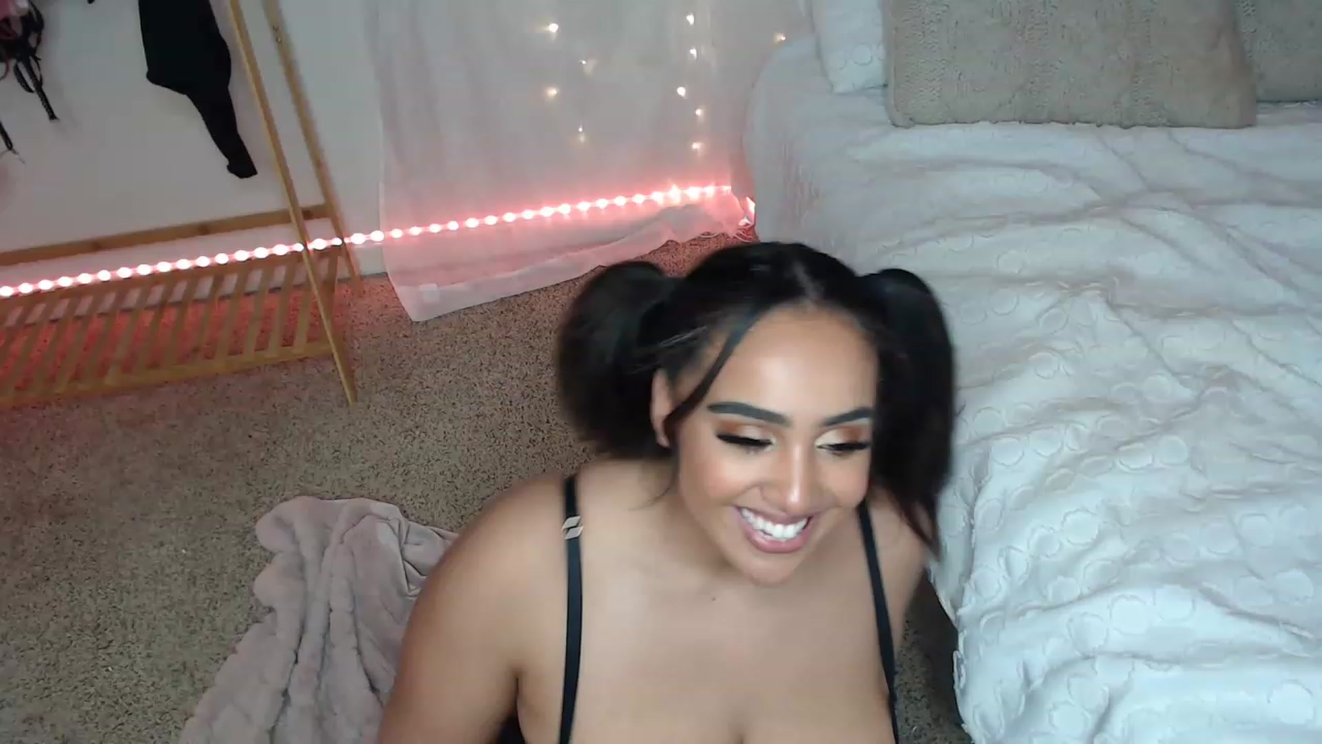 Gallery image thumbnail from Ezraxoxo's myfreecams stream on, 03/30/2023, 07:31 image 20 of 20