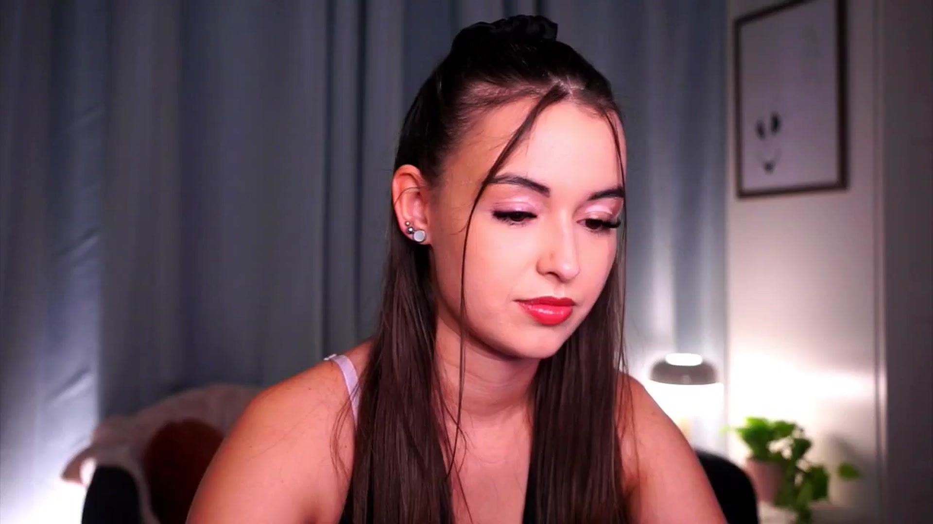Gallery image thumbnail from FAWNette's myfreecams stream on, 04/18/2026, 14:36 image 10 of 20