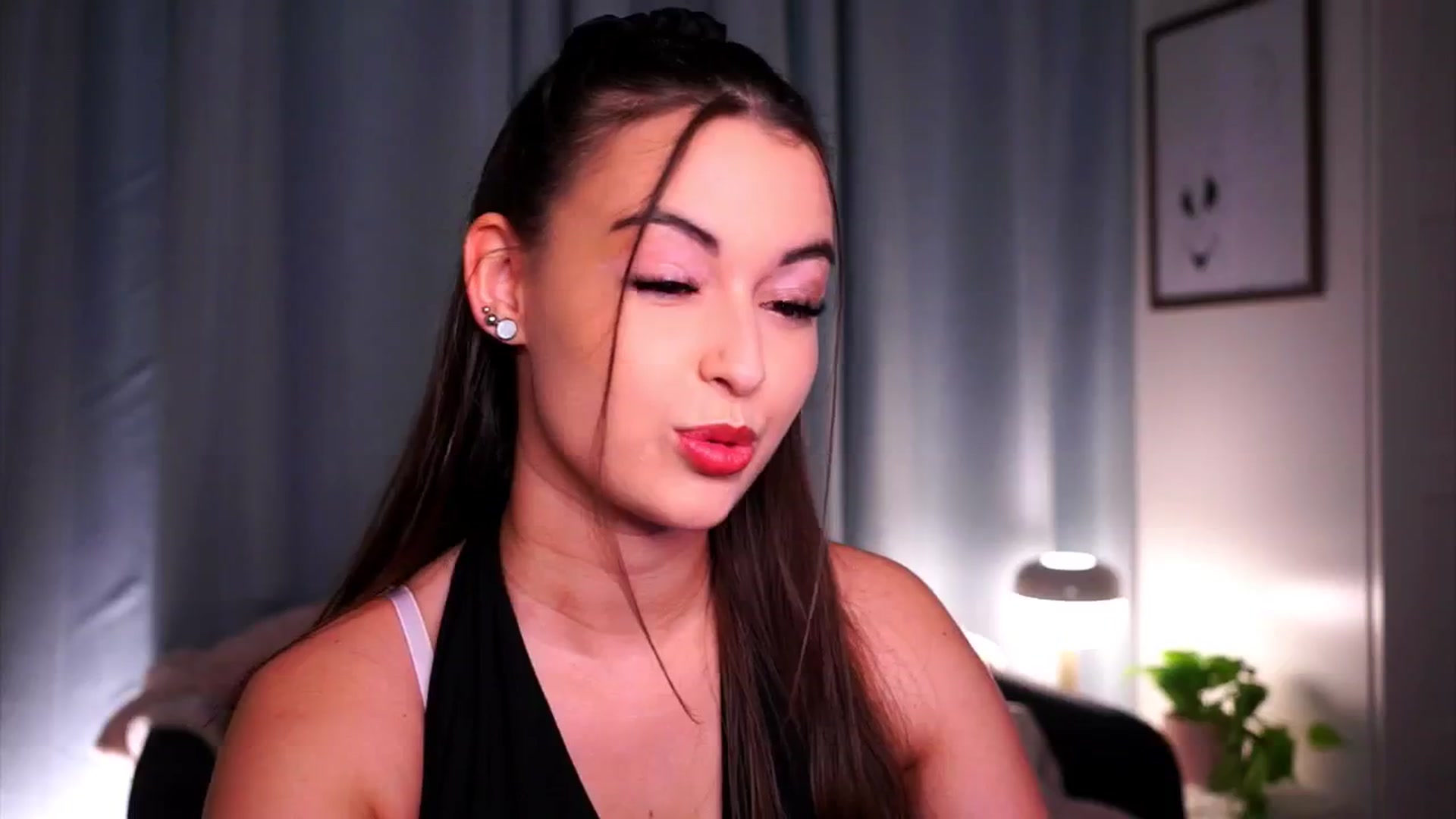 Gallery image thumbnail from FAWNette's myfreecams stream on, 04/18/2026, 14:36 image 7 of 20