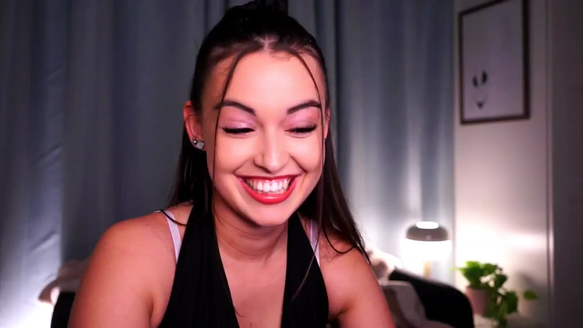 Gallery image thumbnail from FAWNette's myfreecams stream on, 04/18/2026, 14:36 image 5 of 20