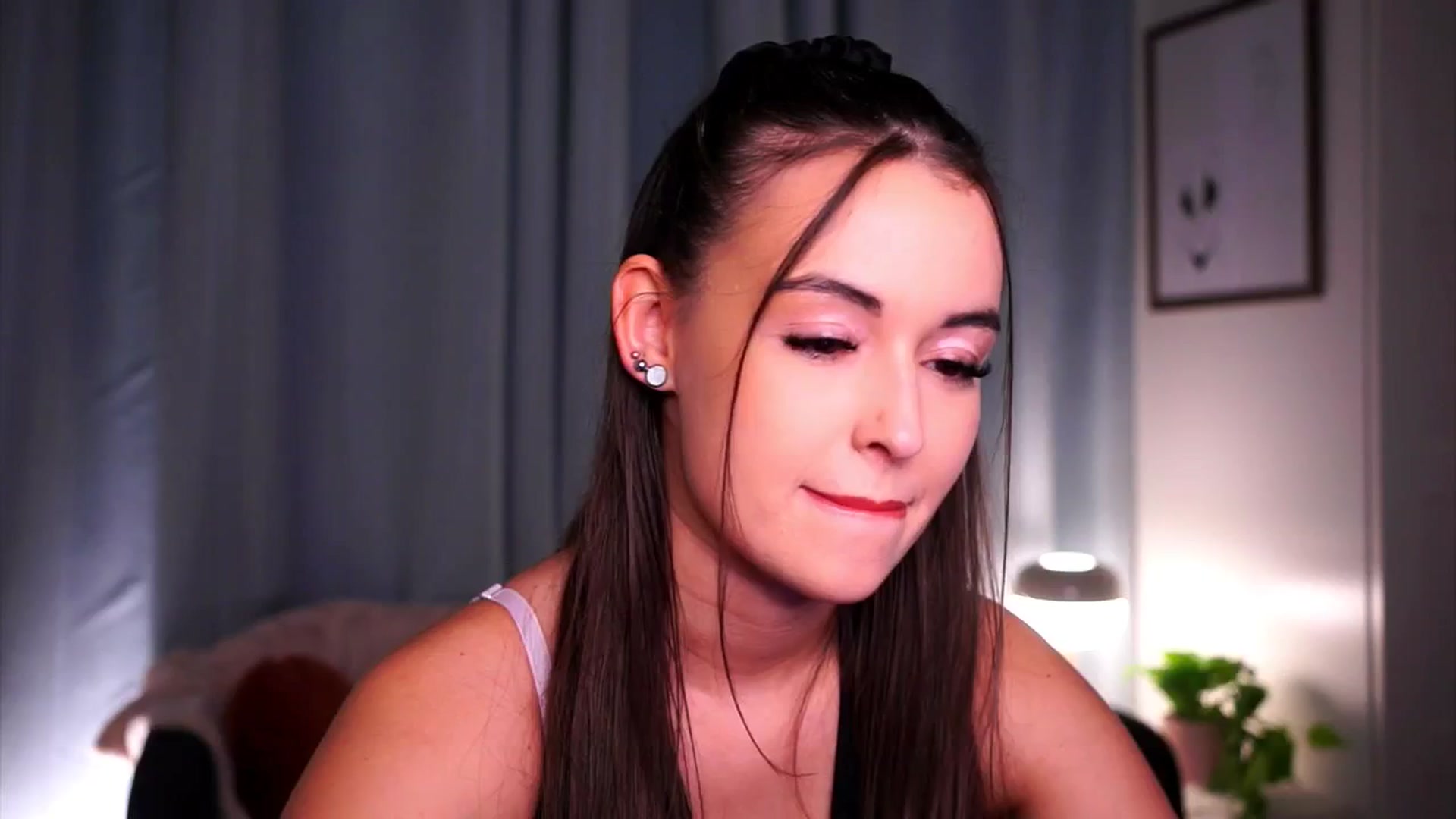 Gallery image thumbnail from FAWNette's myfreecams stream on, 04/18/2026, 14:36 image 12 of 20