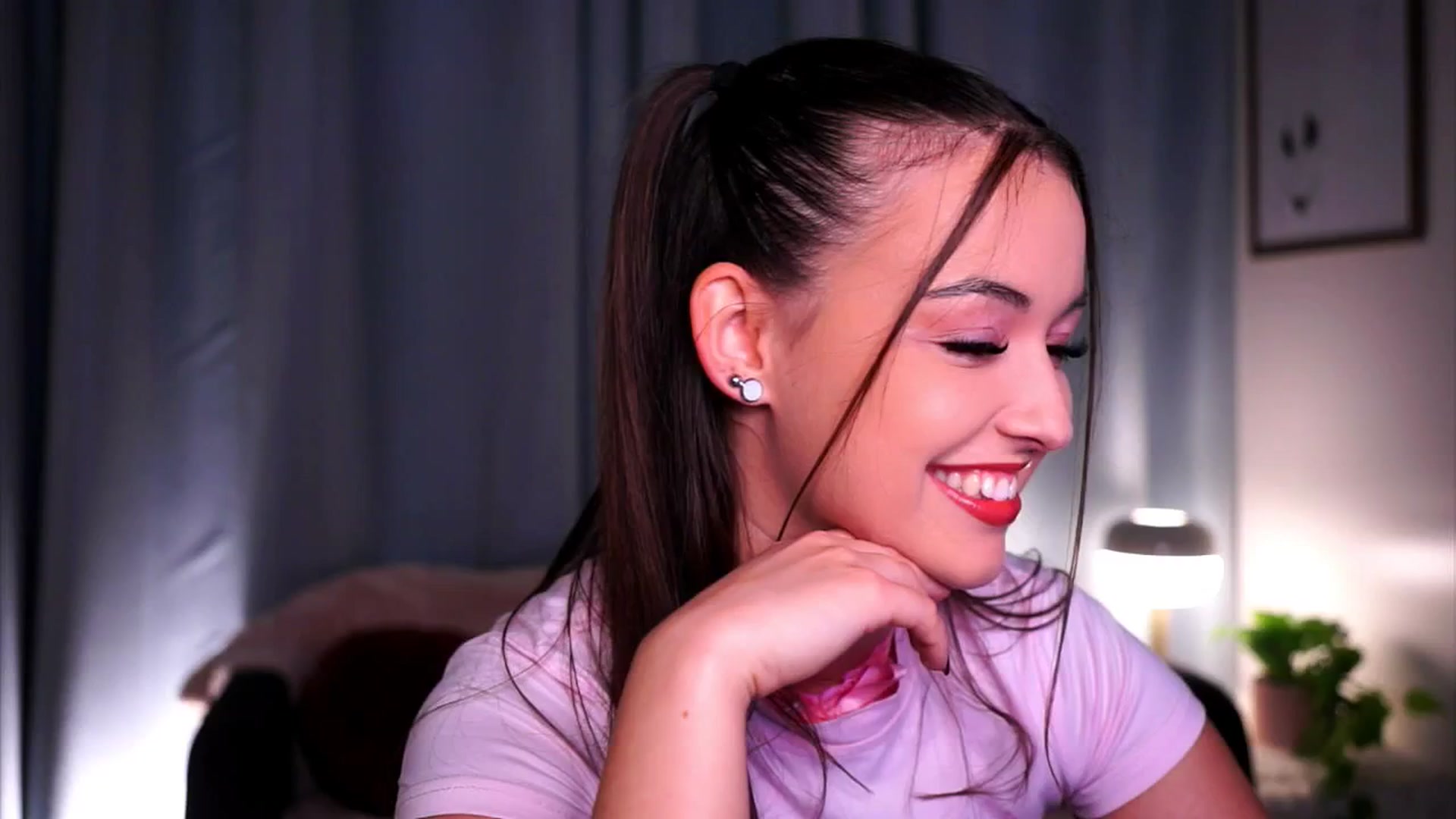 Gallery image thumbnail from FAWNette's myfreecams stream on, 04/20/2026, 19:37 image 3 of 20