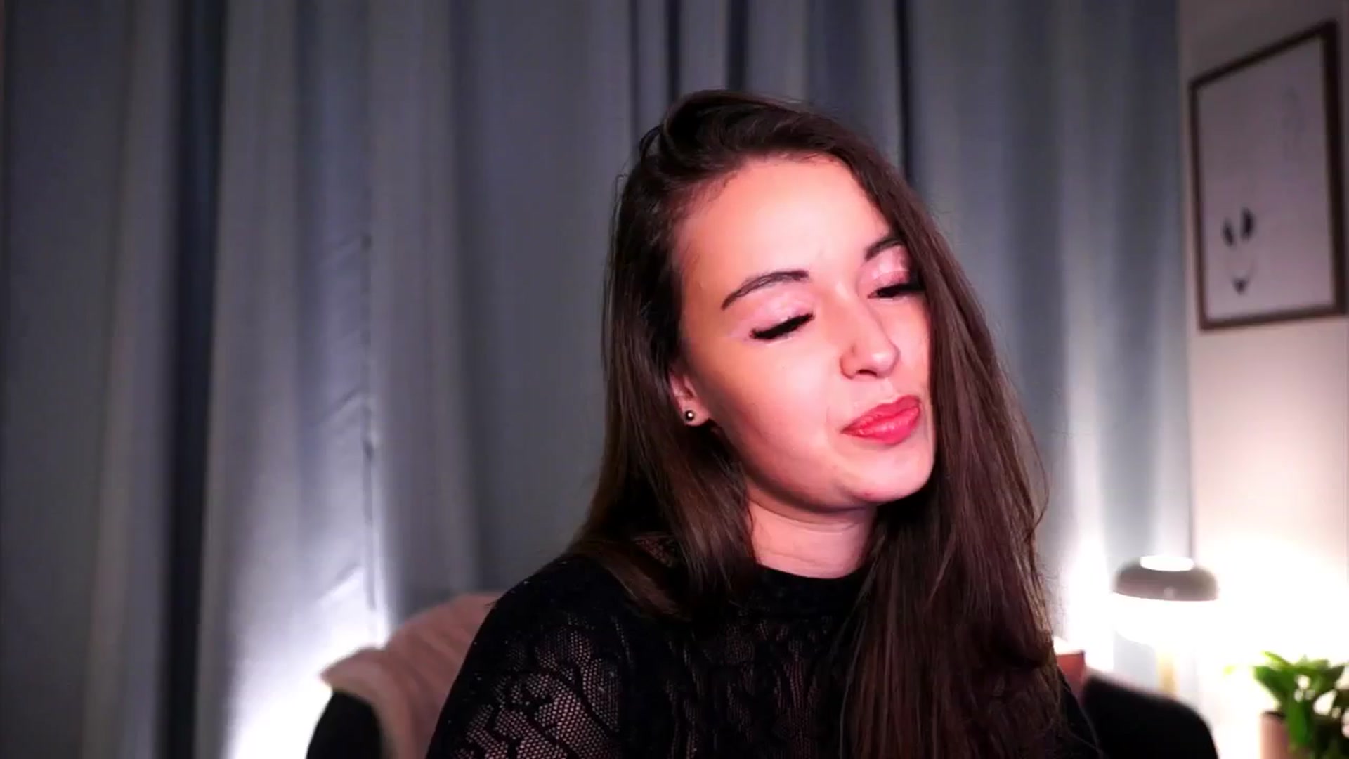 Gallery image thumbnail from FAWNette's myfreecams stream on, 04/27/2026, 19:33 image 17 of 20