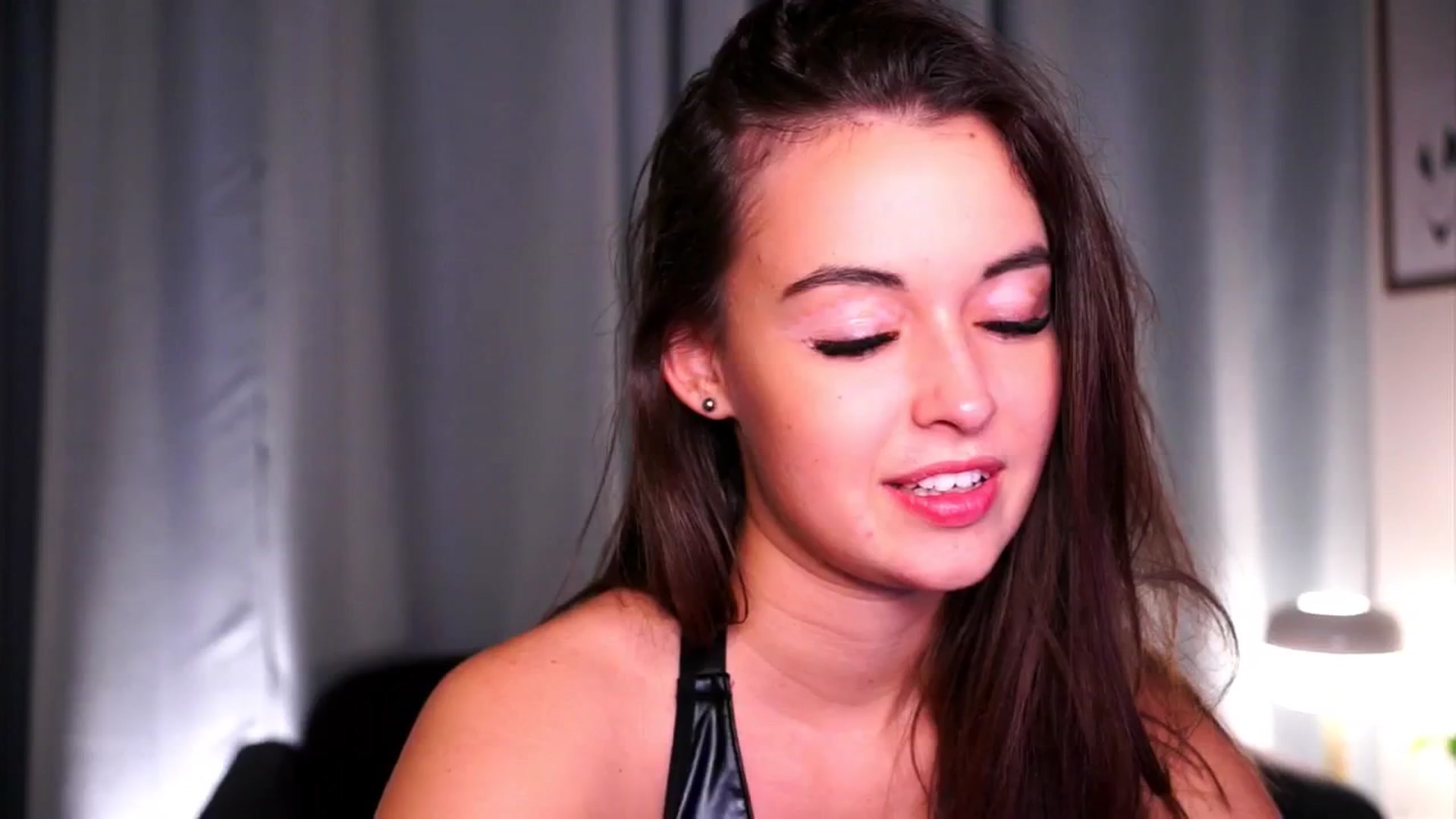 Gallery image thumbnail from FAWNette's myfreecams stream on, 04/28/2026, 21:22 image 13 of 20