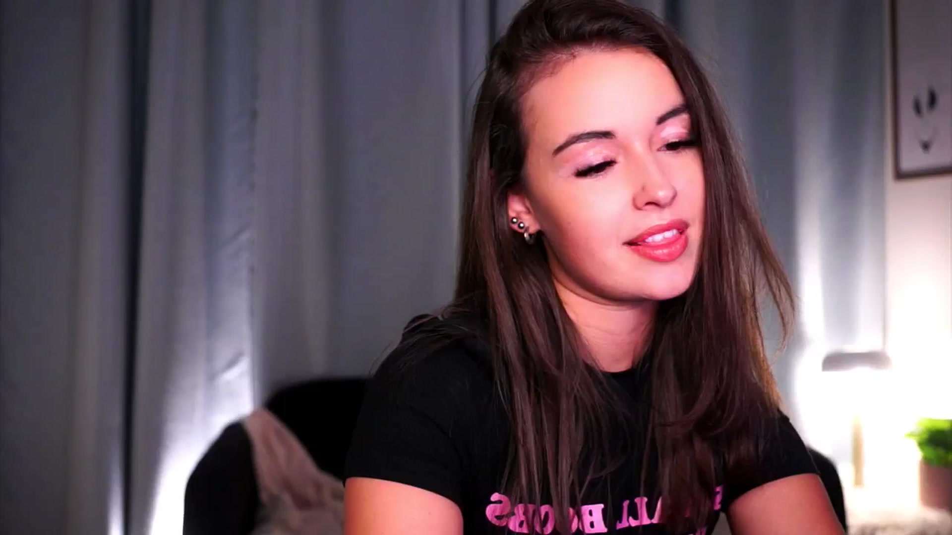 Gallery image thumbnail from FAWNette's myfreecams stream on, 05/04/2026, 18:01 image 15 of 20
