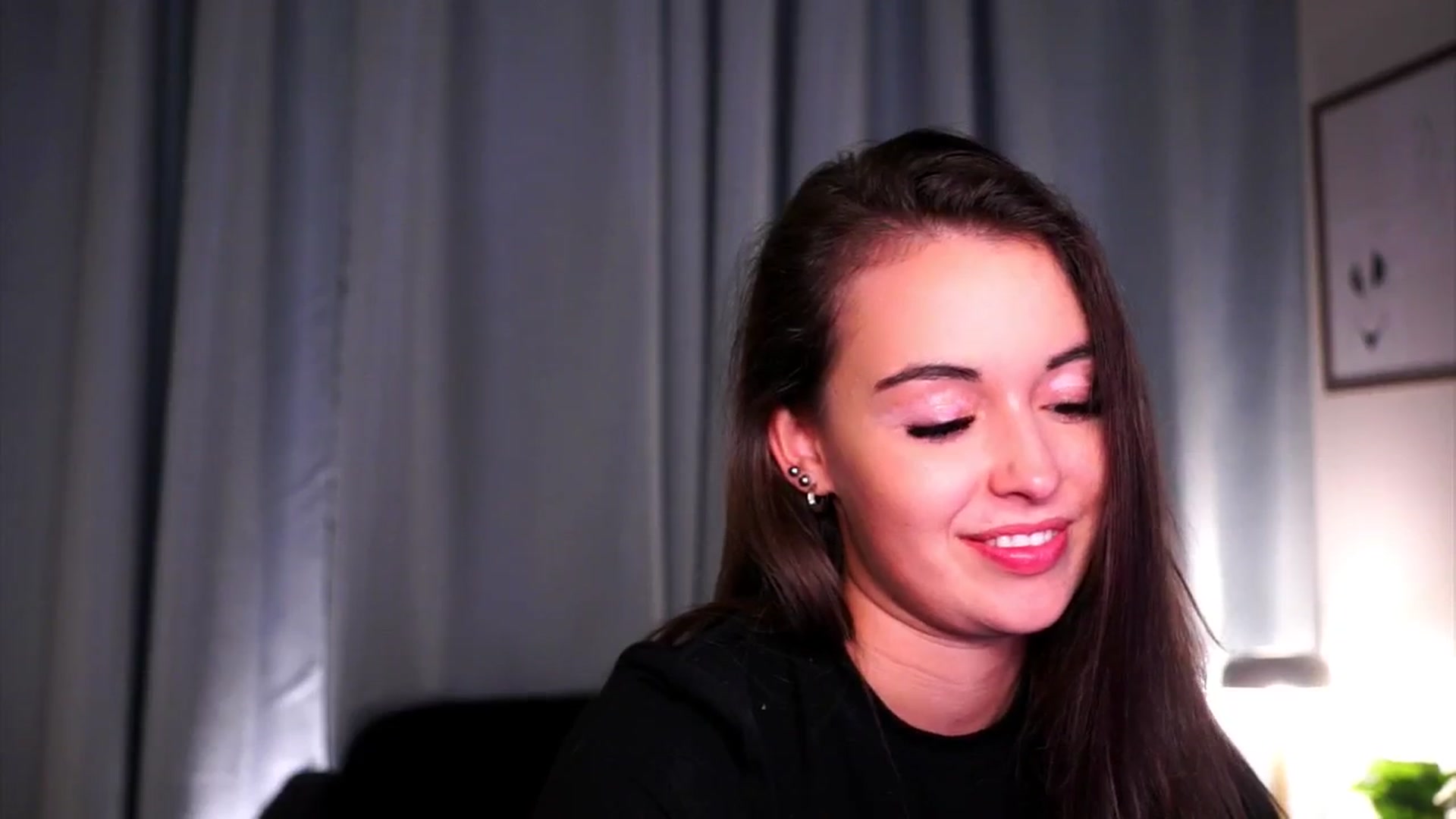 Gallery image thumbnail from FAWNette's myfreecams stream on, 05/04/2026, 20:03 image 19 of 20