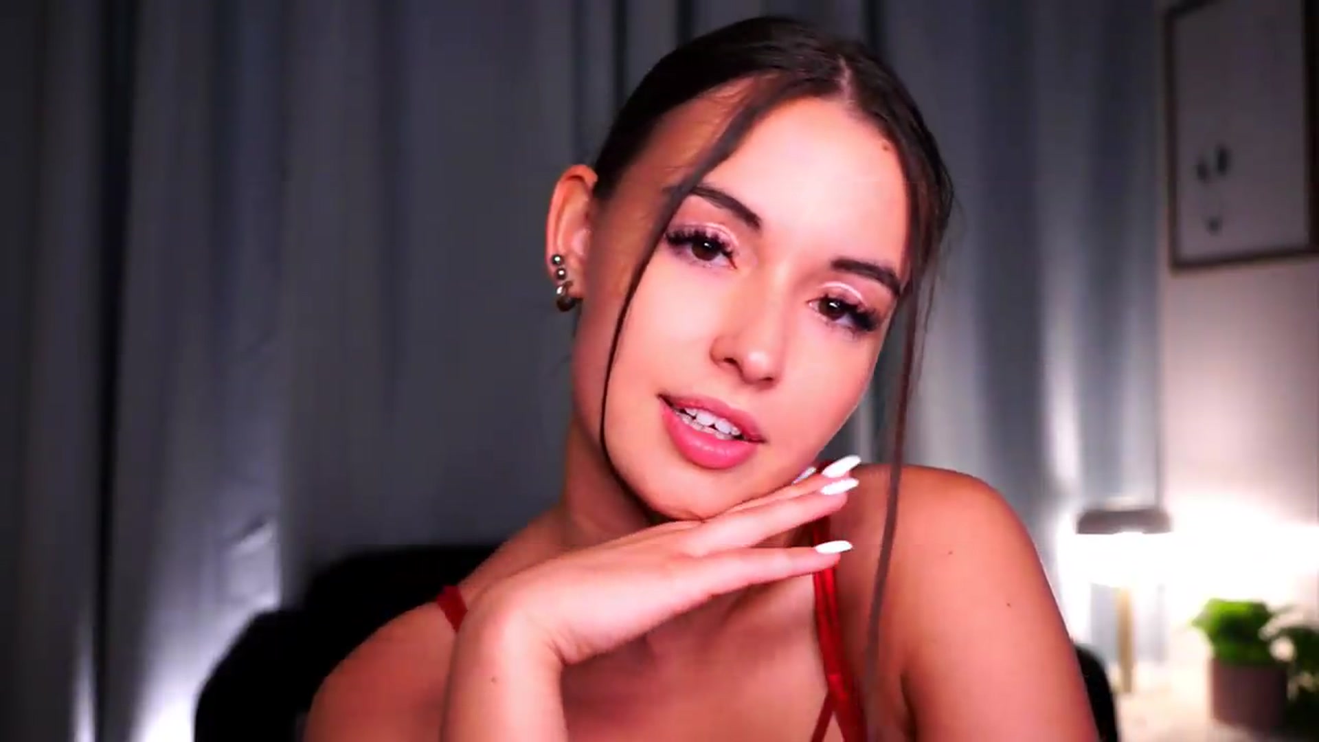 Gallery image thumbnail from FAWNette's myfreecams stream on, 05/06/2026, 18:04 image 17 of 20