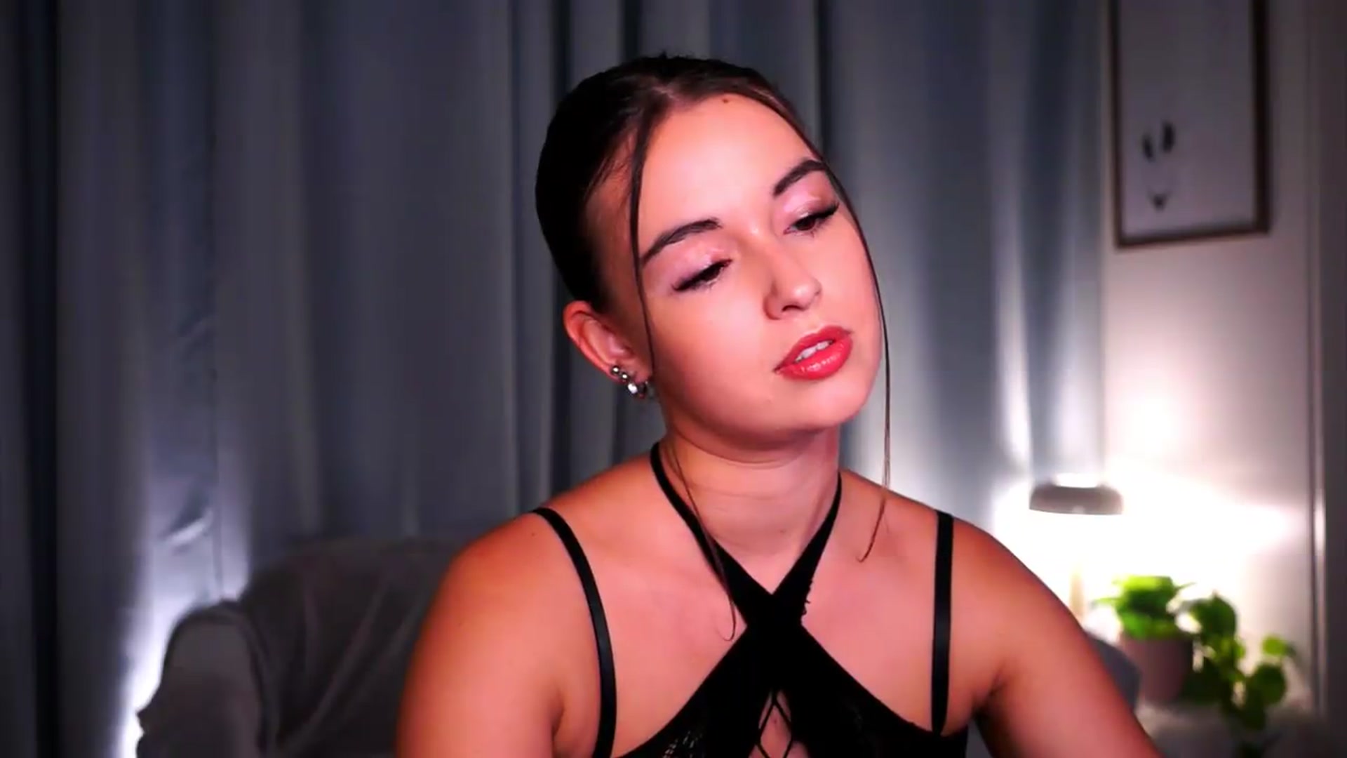 Gallery image thumbnail from FAWNette's myfreecams stream on, 05/18/2026, 20:55 image 9 of 20