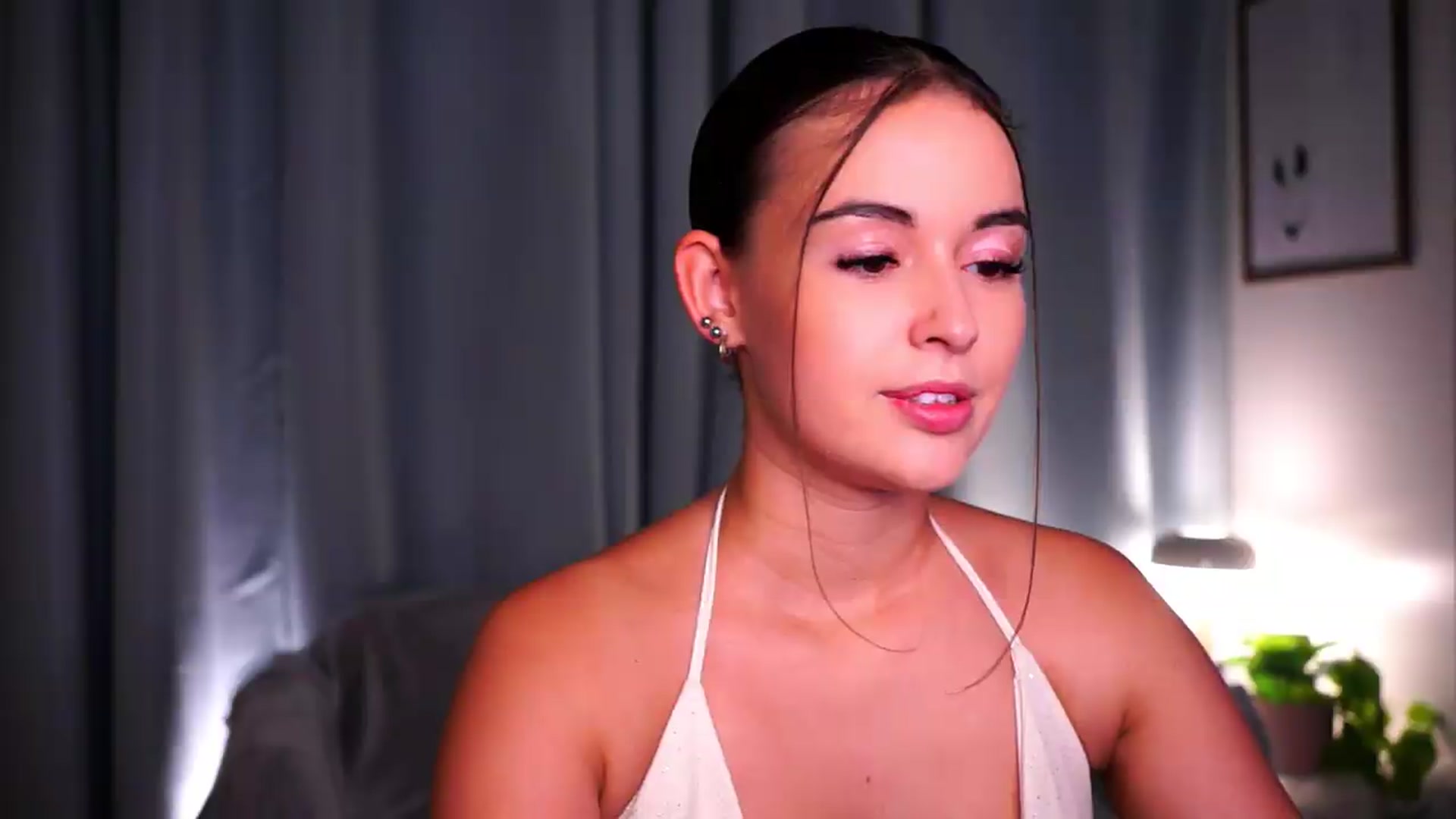 Gallery image thumbnail from FAWNette's myfreecams stream on, 05/19/2026, 18:03 image 5 of 20