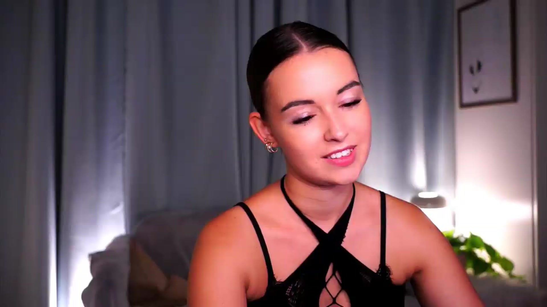 Gallery image thumbnail from FAWNette's myfreecams stream on, 05/25/2026, 12:14 image 18 of 20